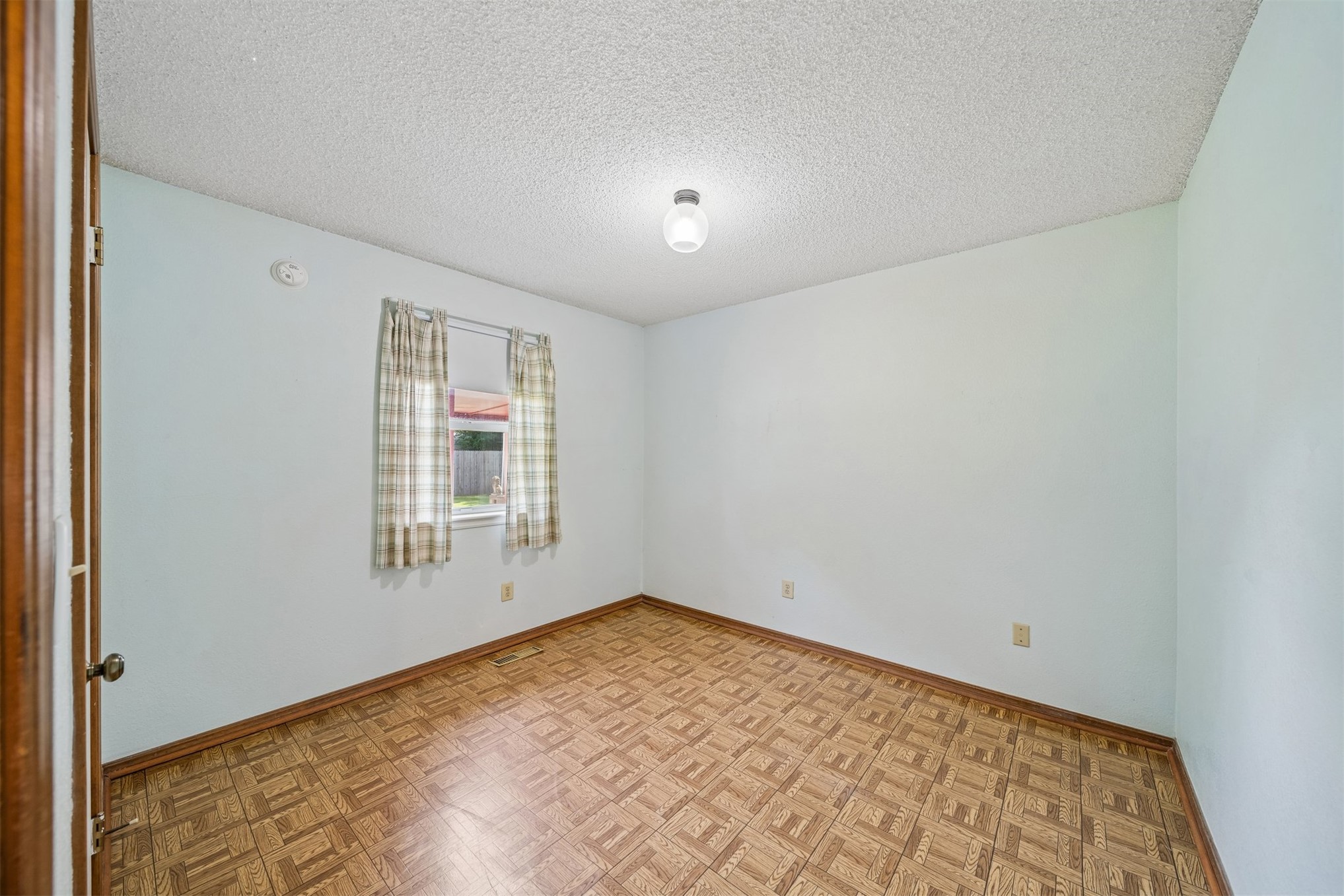 11906 E 37th Place Property Photo 20