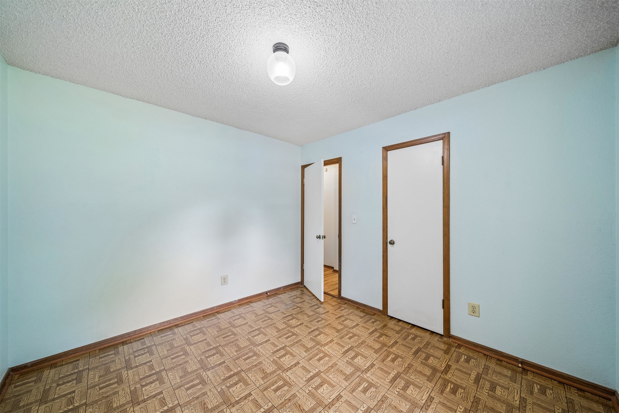 11906 E 37th Place Property Photo 21