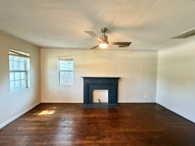 4308 E 4th Pl Place Property Photo 2