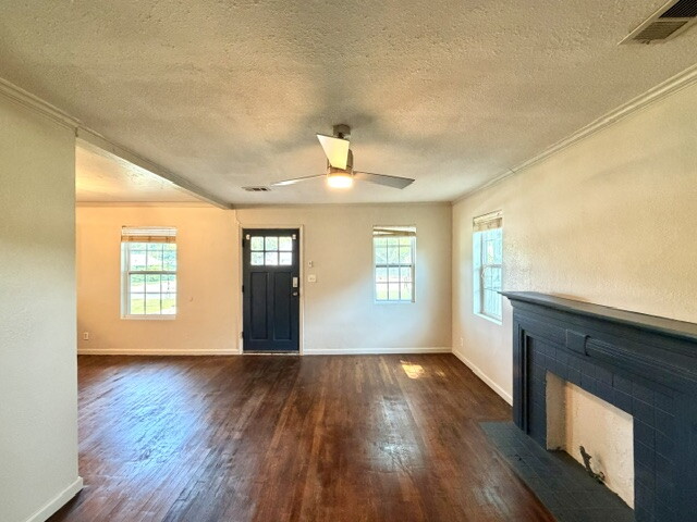 4308 E 4th Pl Place Property Photo 3