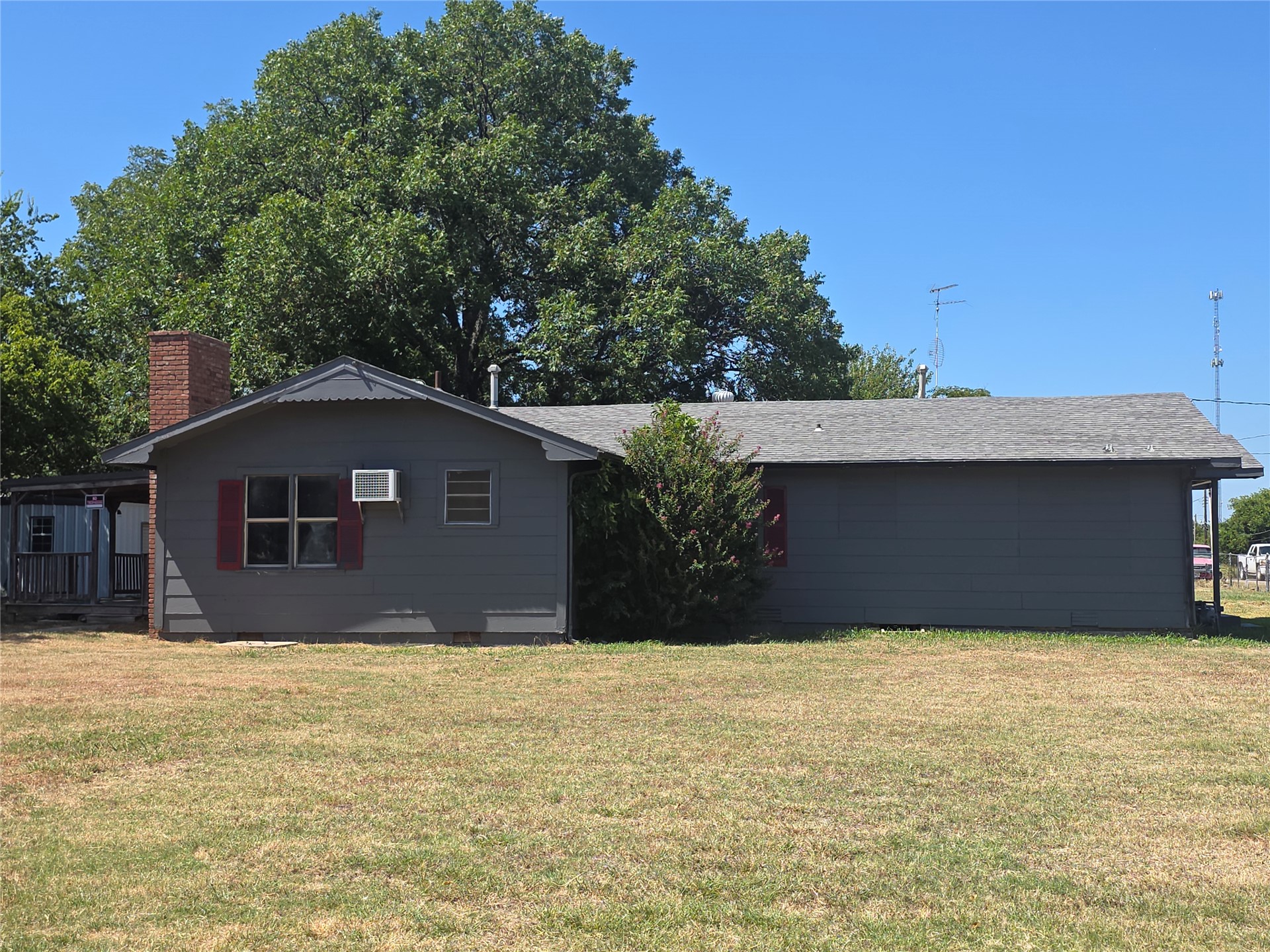 406 5th Property Photo 3
