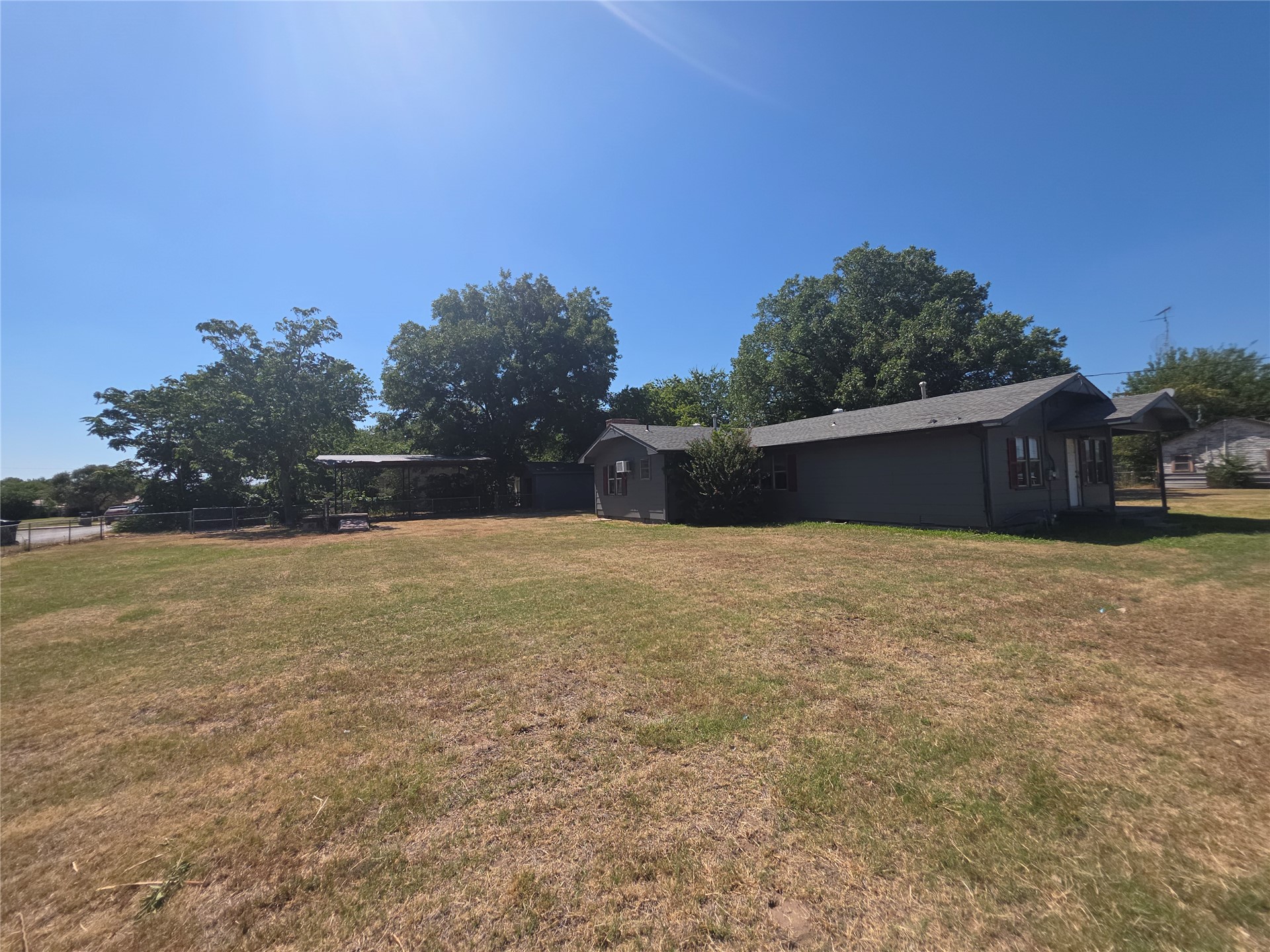 406 5th Property Photo 4
