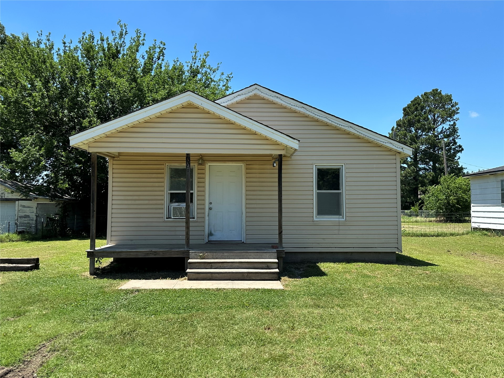 260 Walnut Property Photo 1