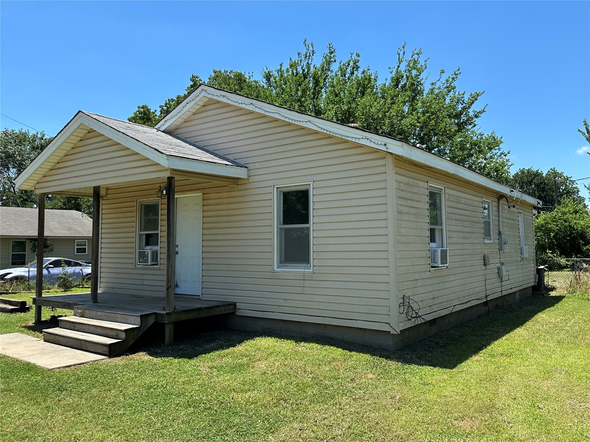 260 Walnut Property Photo 3