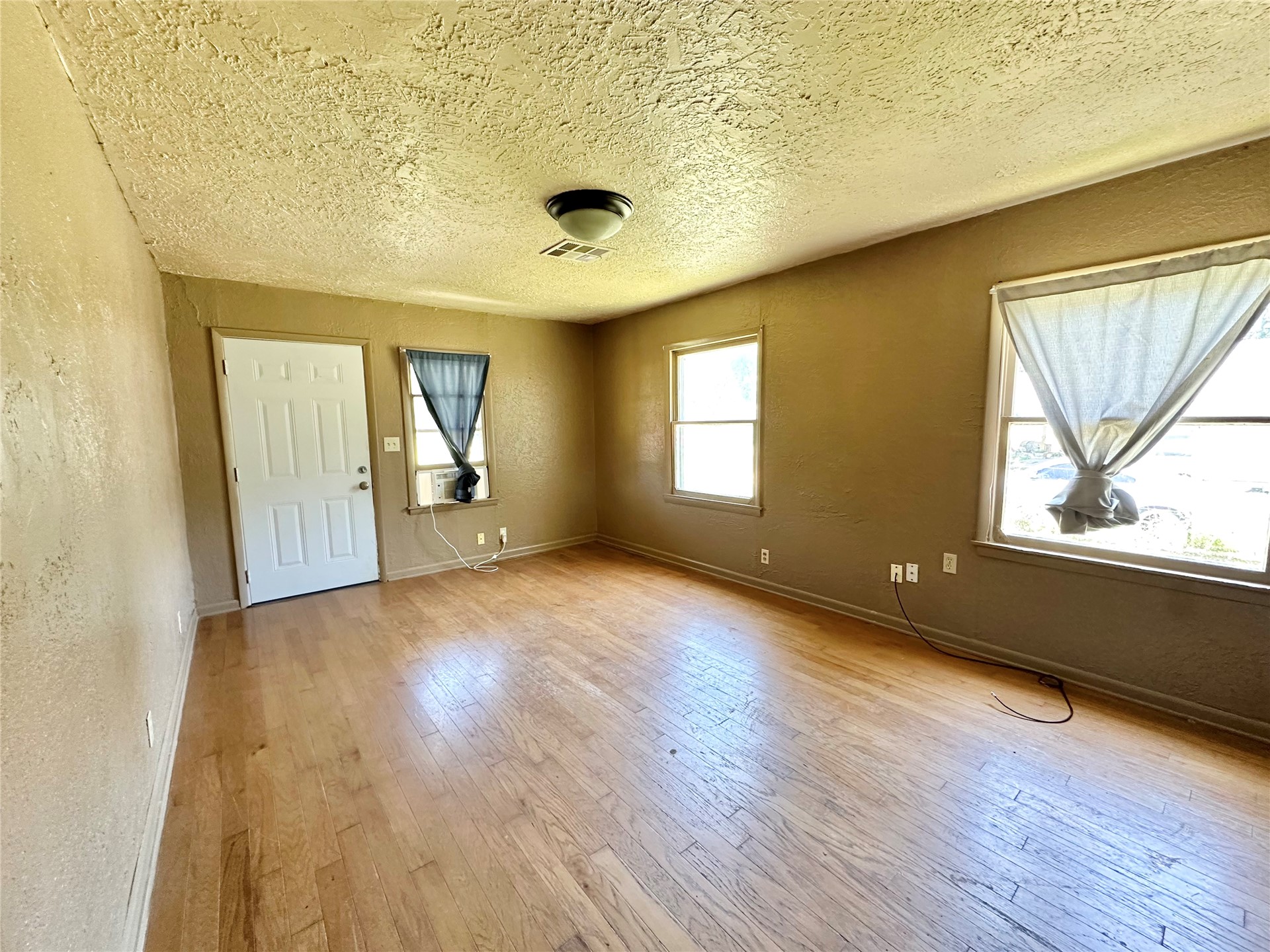 260 Walnut Property Photo 4