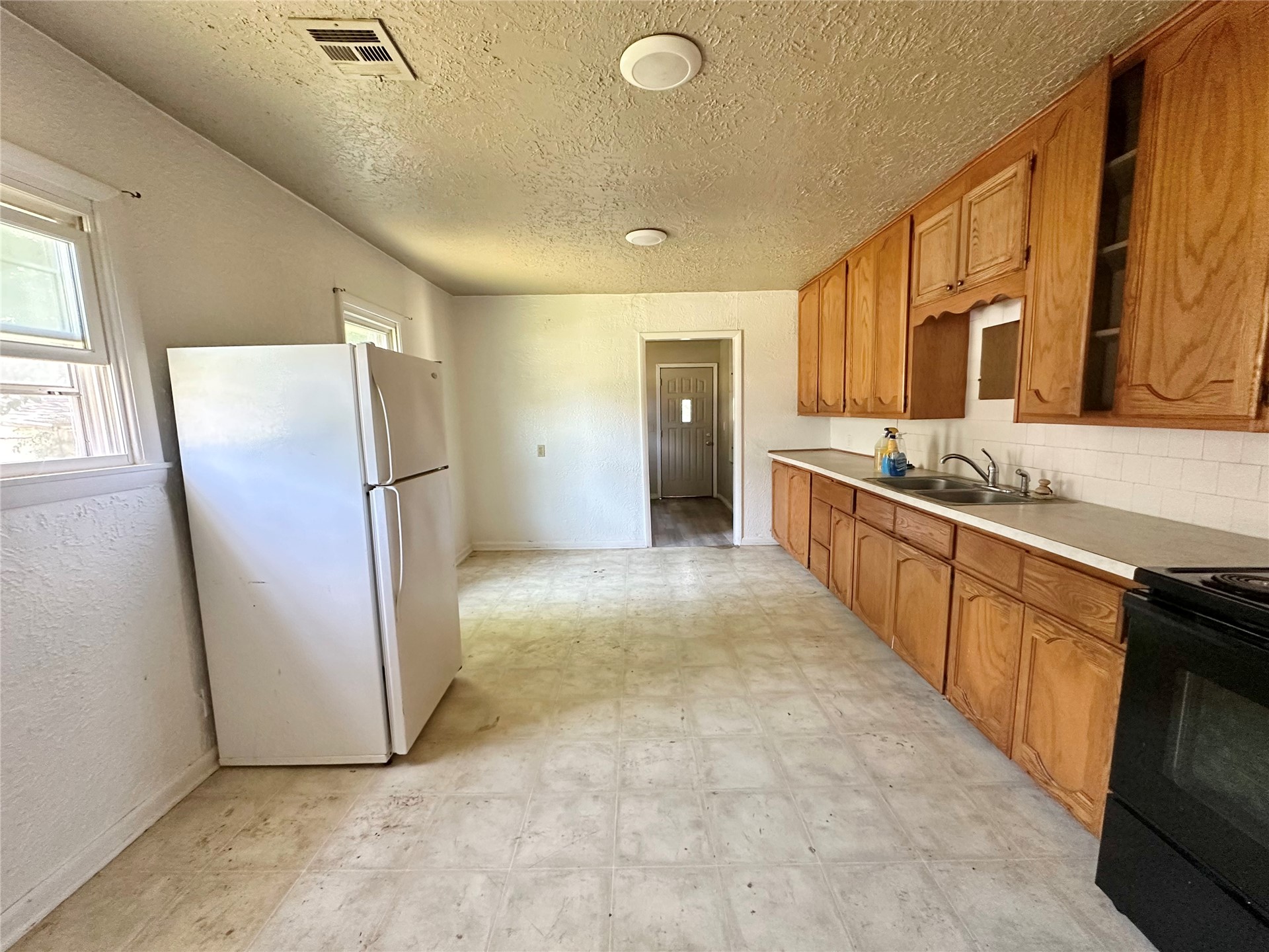 260 Walnut Property Photo 5