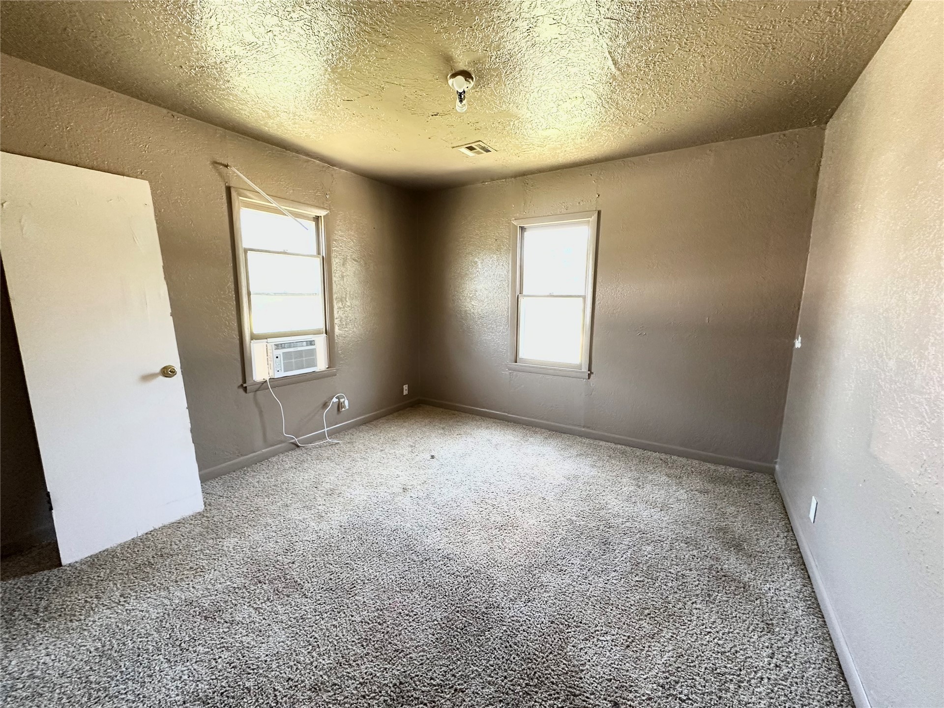 260 Walnut Property Photo 8