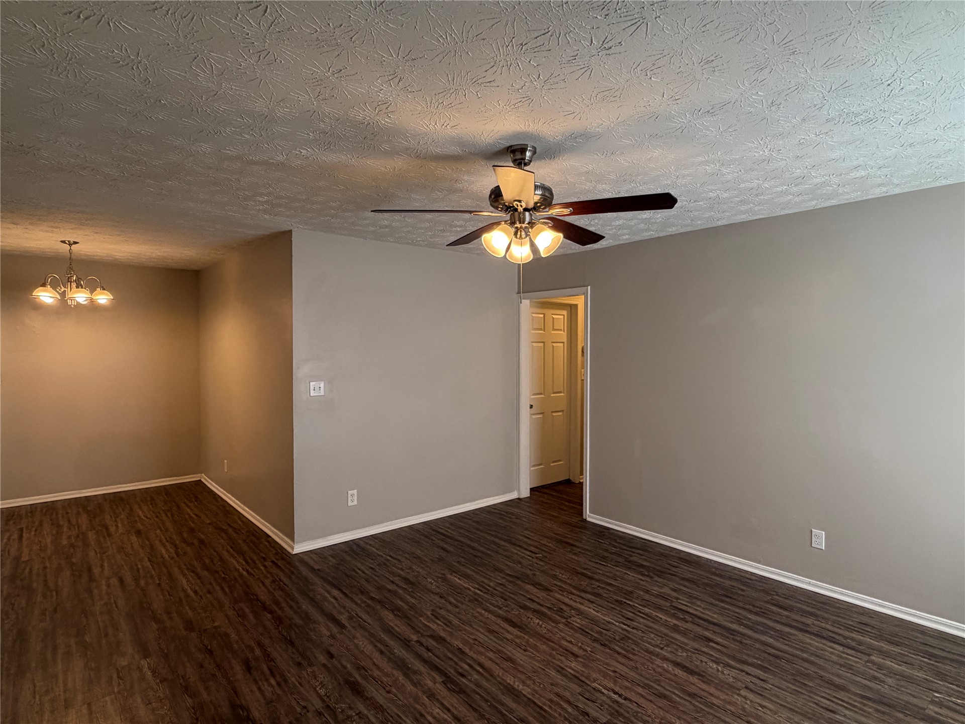 906 S Choctaw Place Property Photo 3