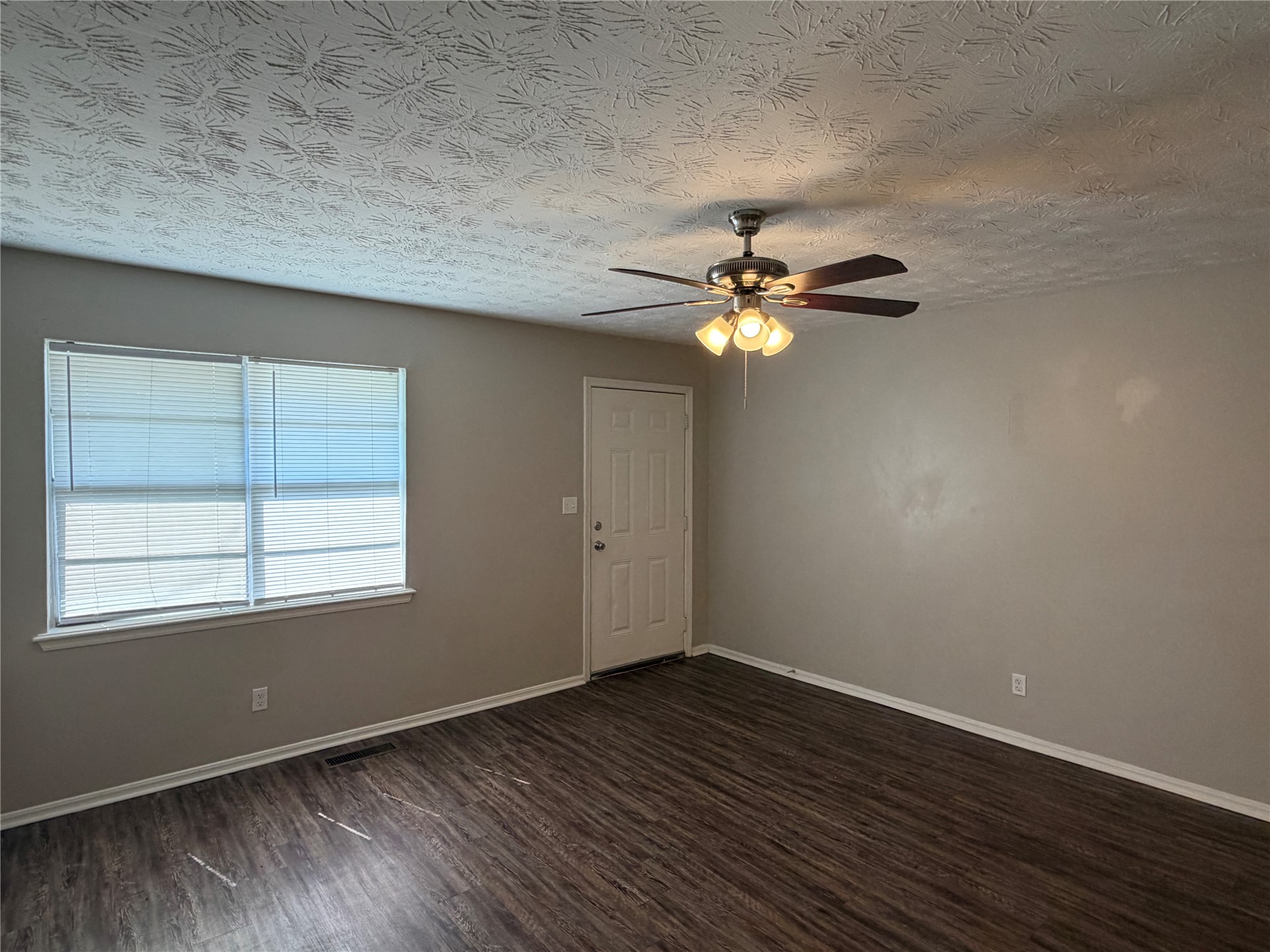 906 S Choctaw Place Property Photo 5