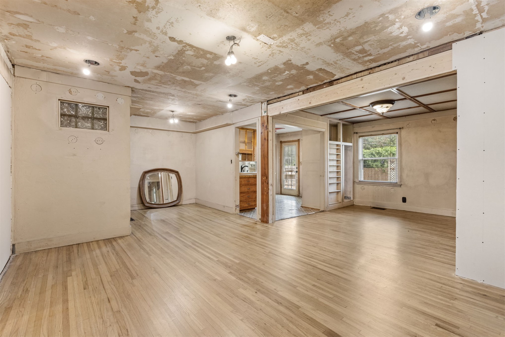 1349 E 42nd Place Property Photo 12