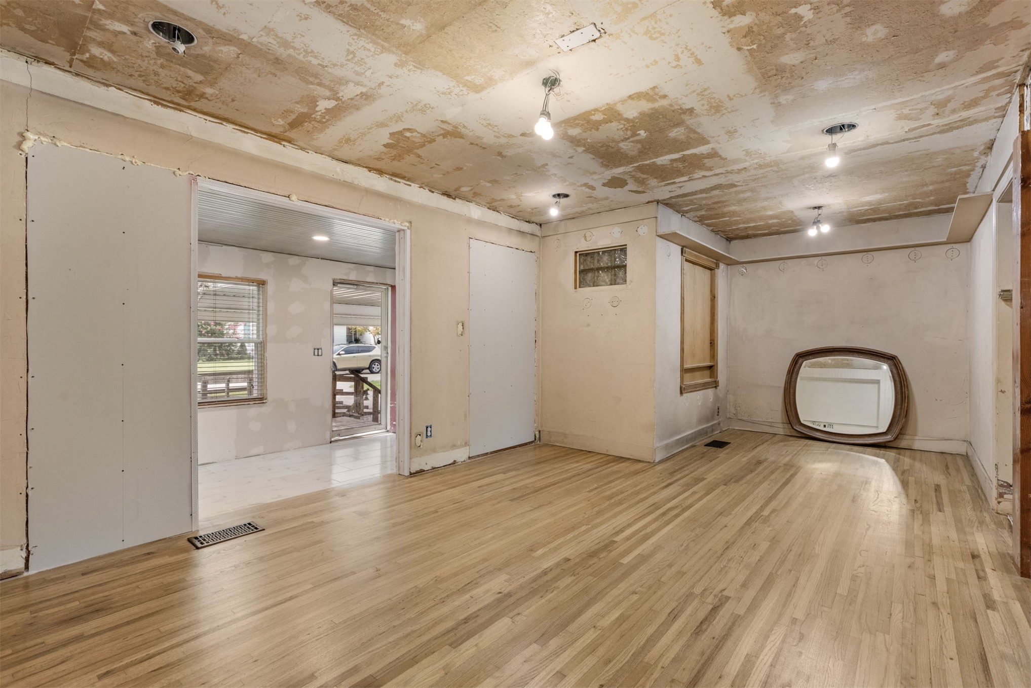 1349 E 42nd Place Property Photo 13