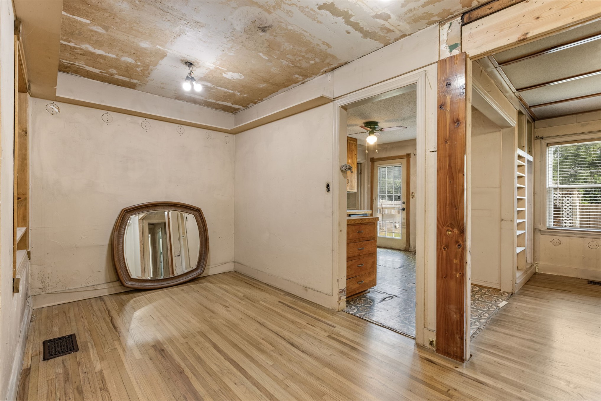 1349 E 42nd Place Property Photo 14