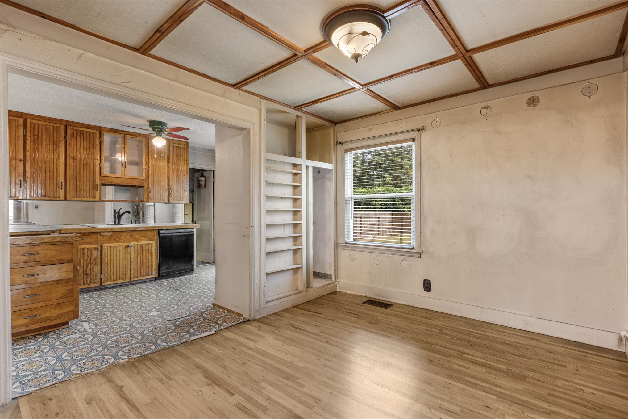 1349 E 42nd Place Property Photo 16