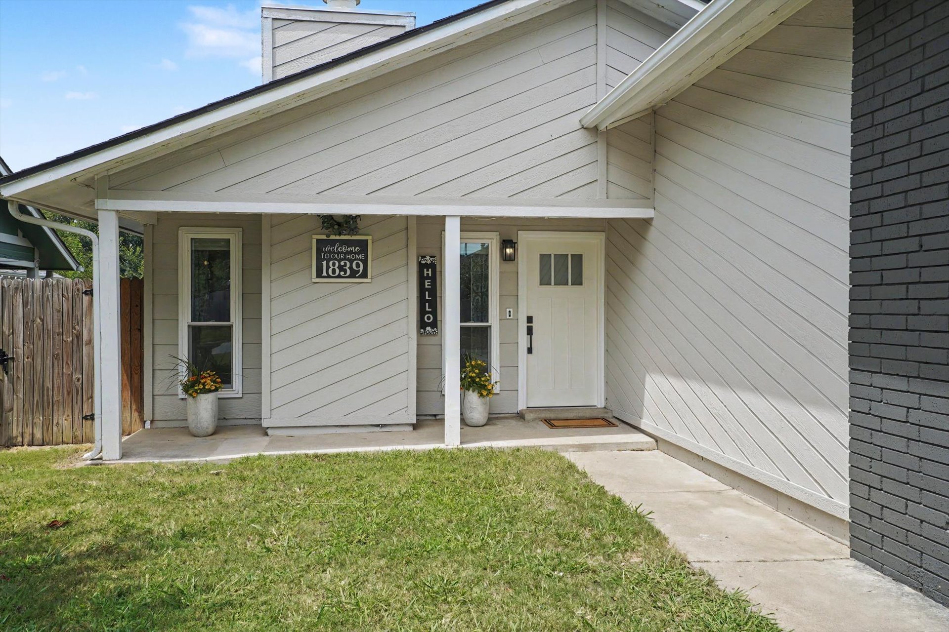 1839 W 57th Place Property Photo 3