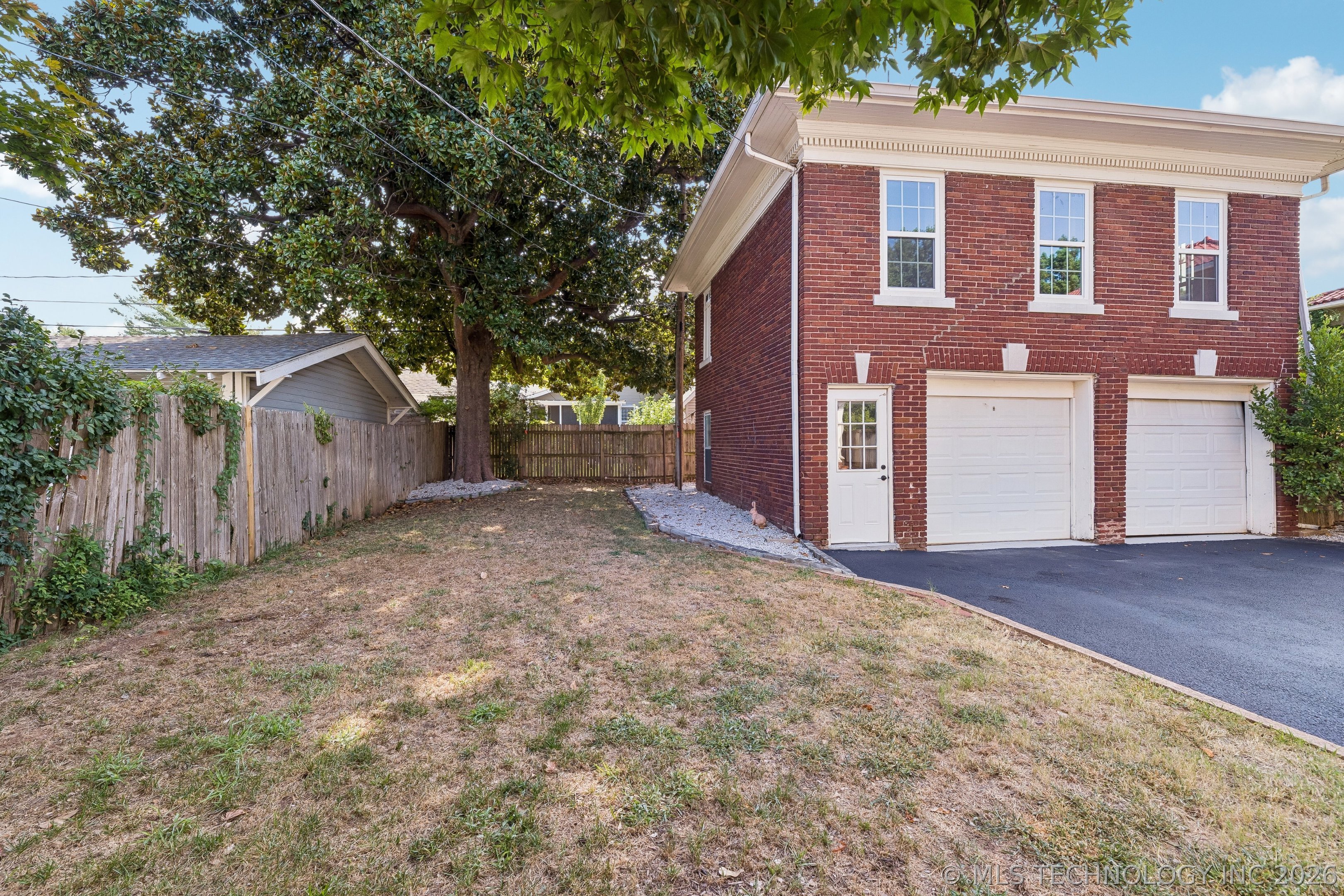1715 S Madison Avenue Property Photo 45