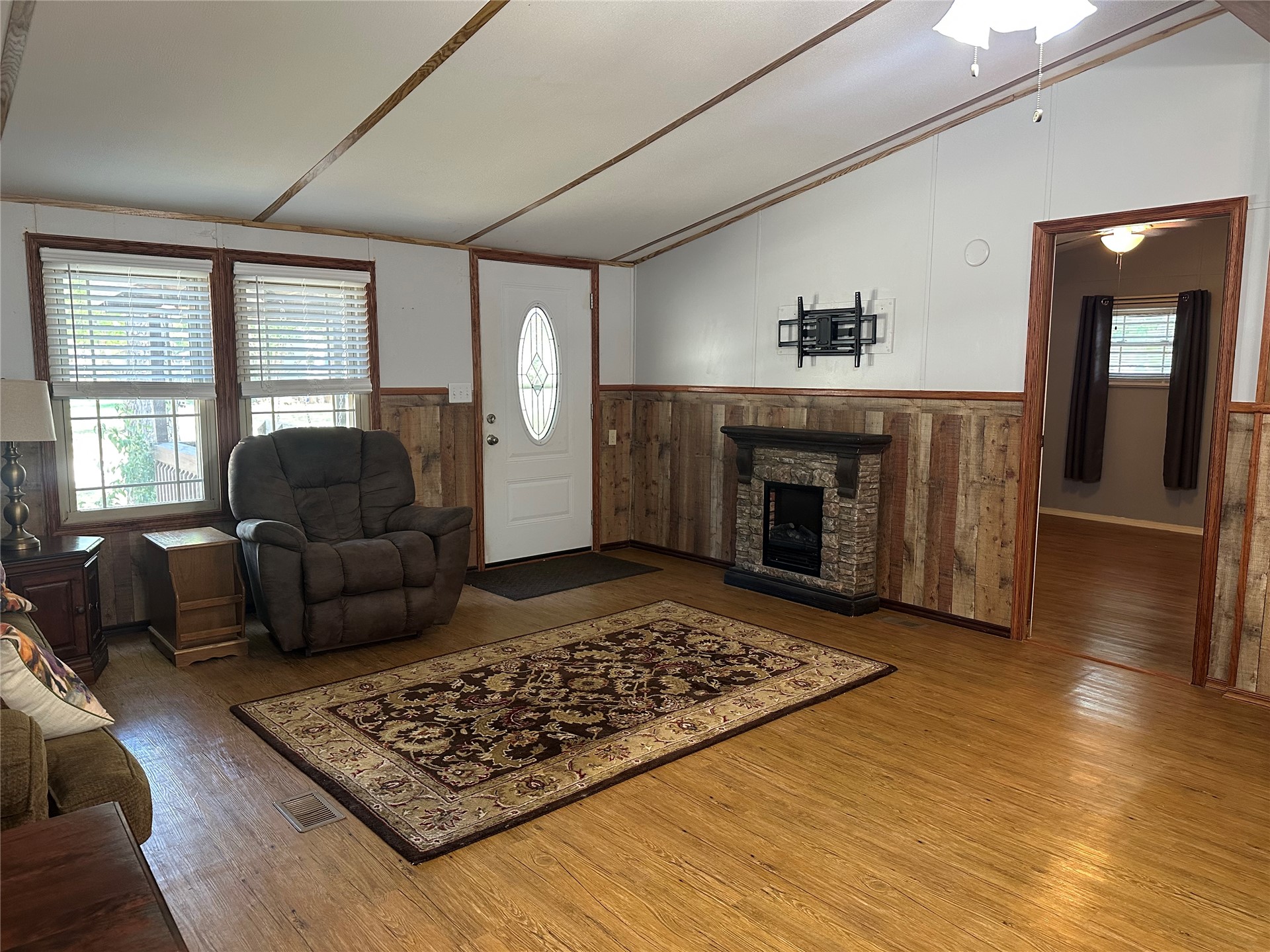 609 Terrace Place Property Photo 2