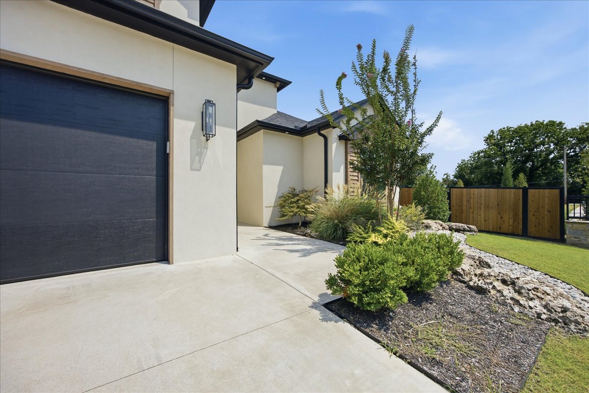 12041 S Vandalia Avenue E Property Photo 5
