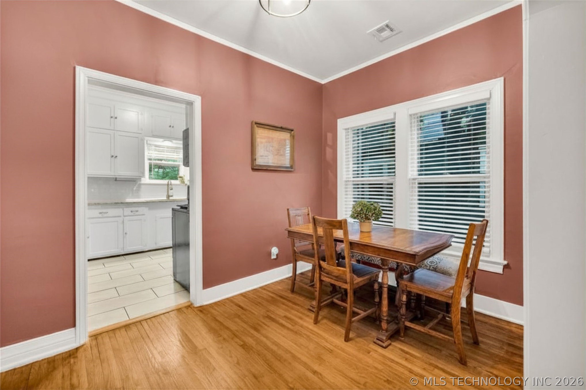 216 S Knoxville Avenue Property Photo 7