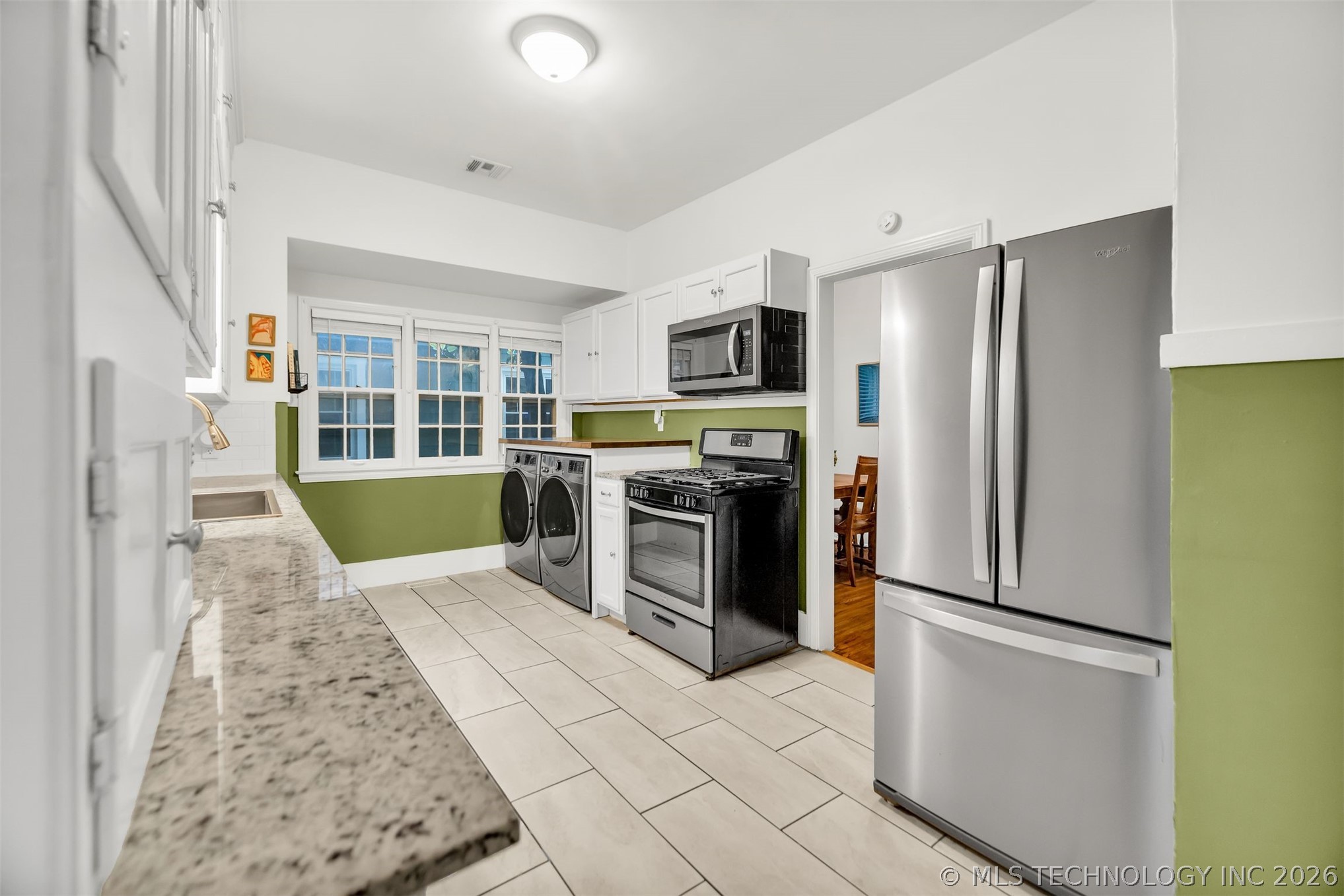 216 S Knoxville Avenue Property Photo 9