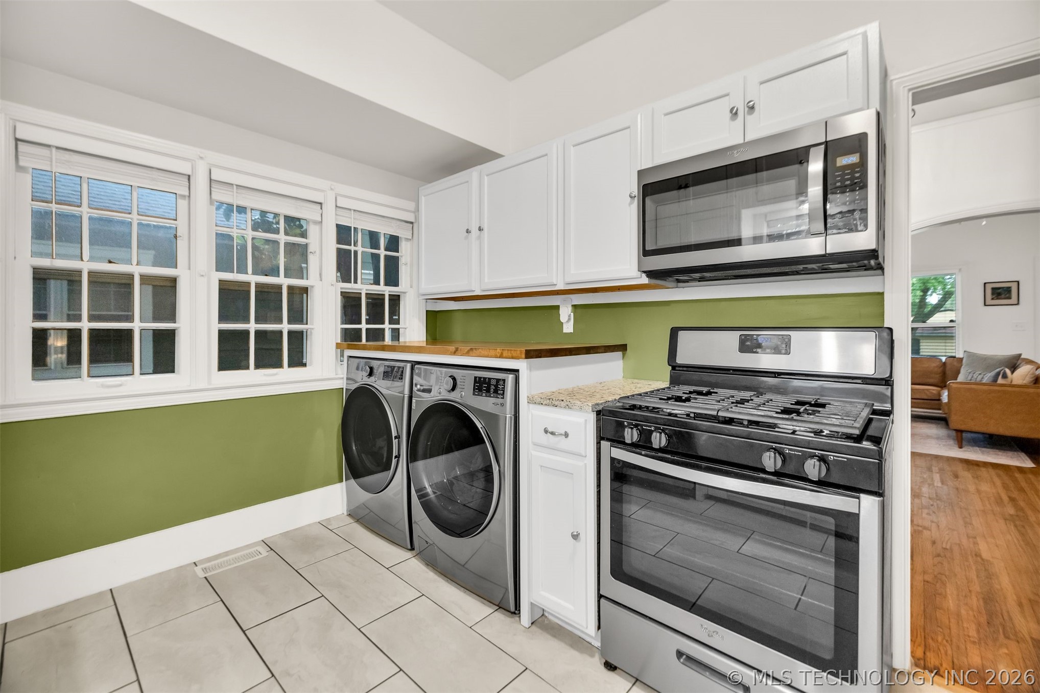 216 S Knoxville Avenue Property Photo 11