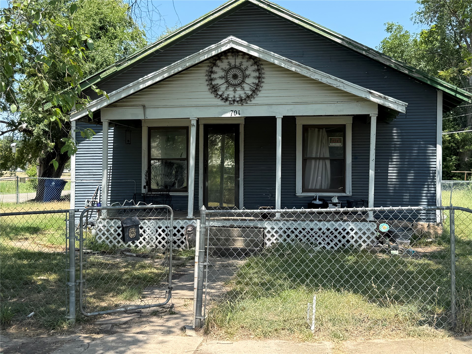 701 E 7th Street Property Photo 1