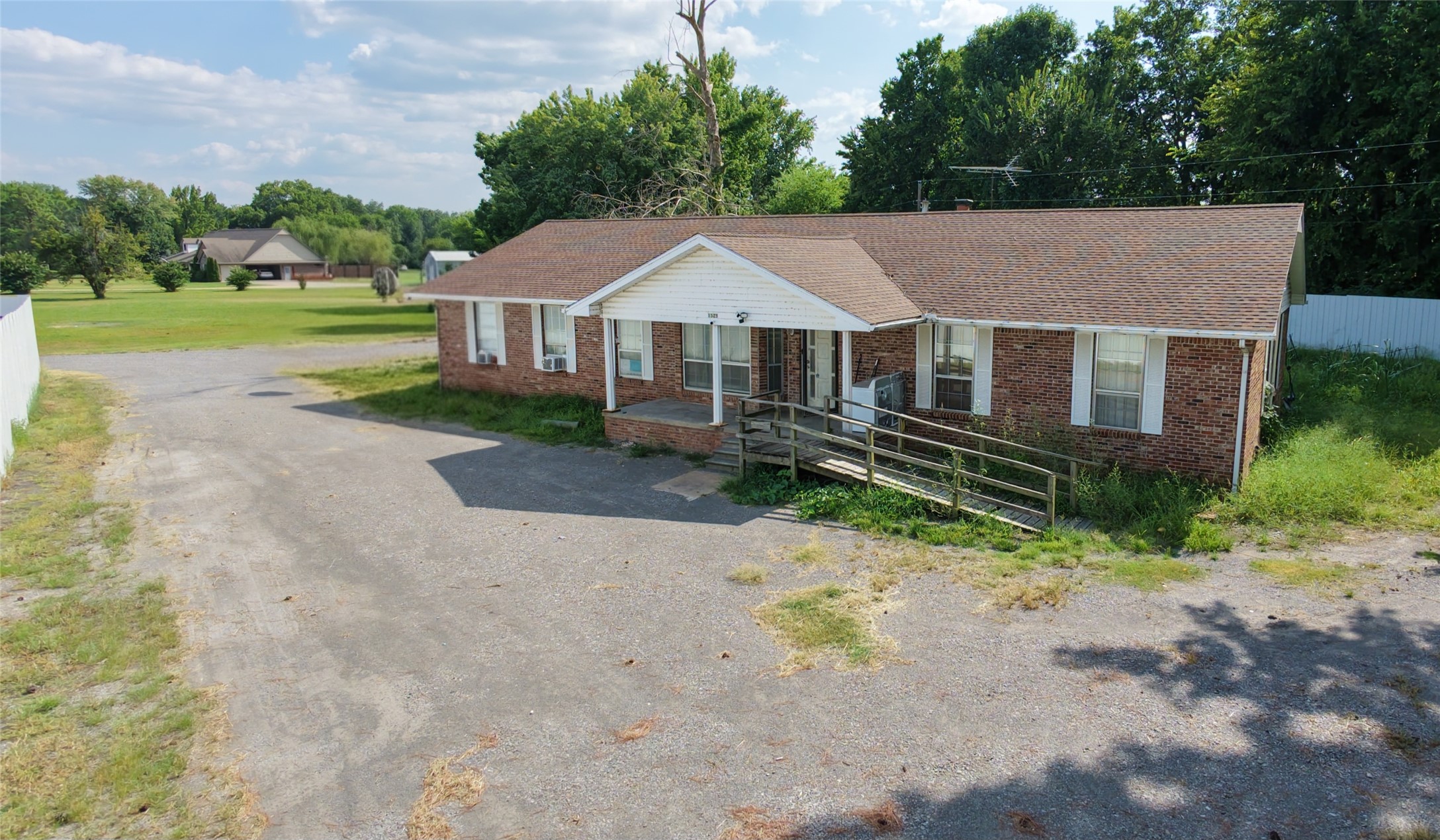 1525 N County Line Road E Property Photo 7
