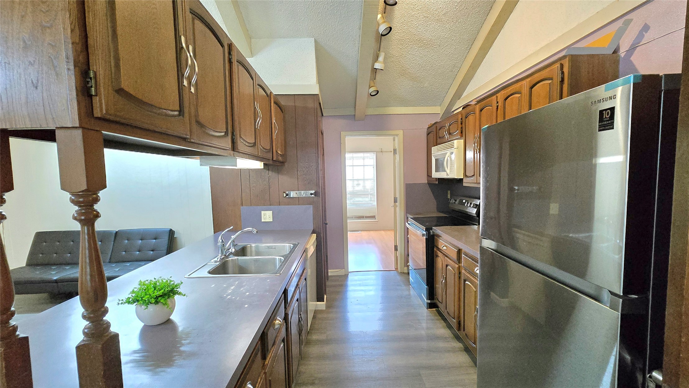 1525 N County Line Road E Property Photo 13