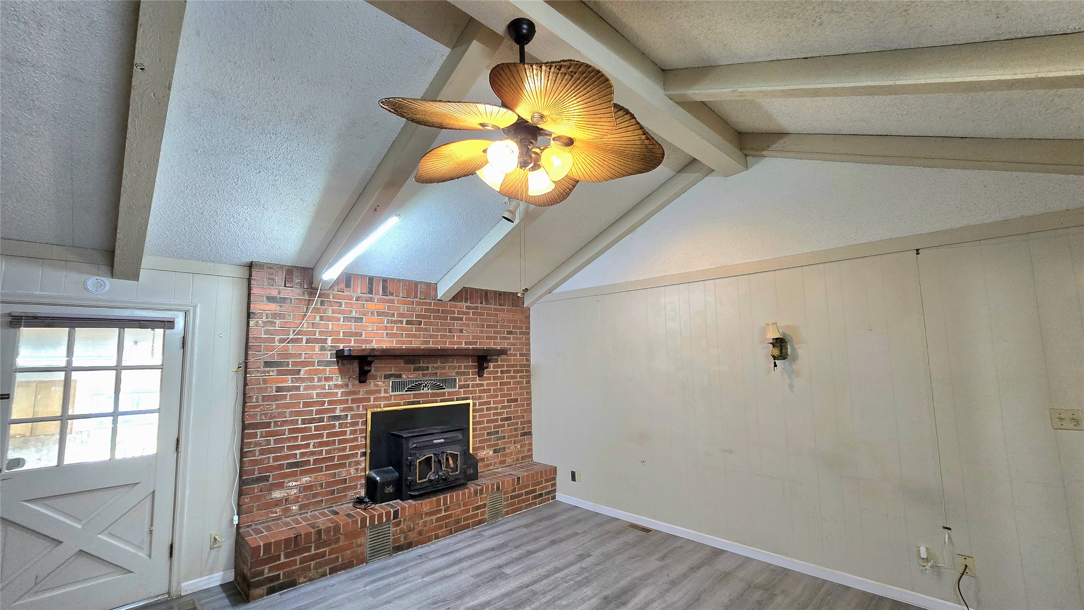 1525 N County Line Road E Property Photo 14
