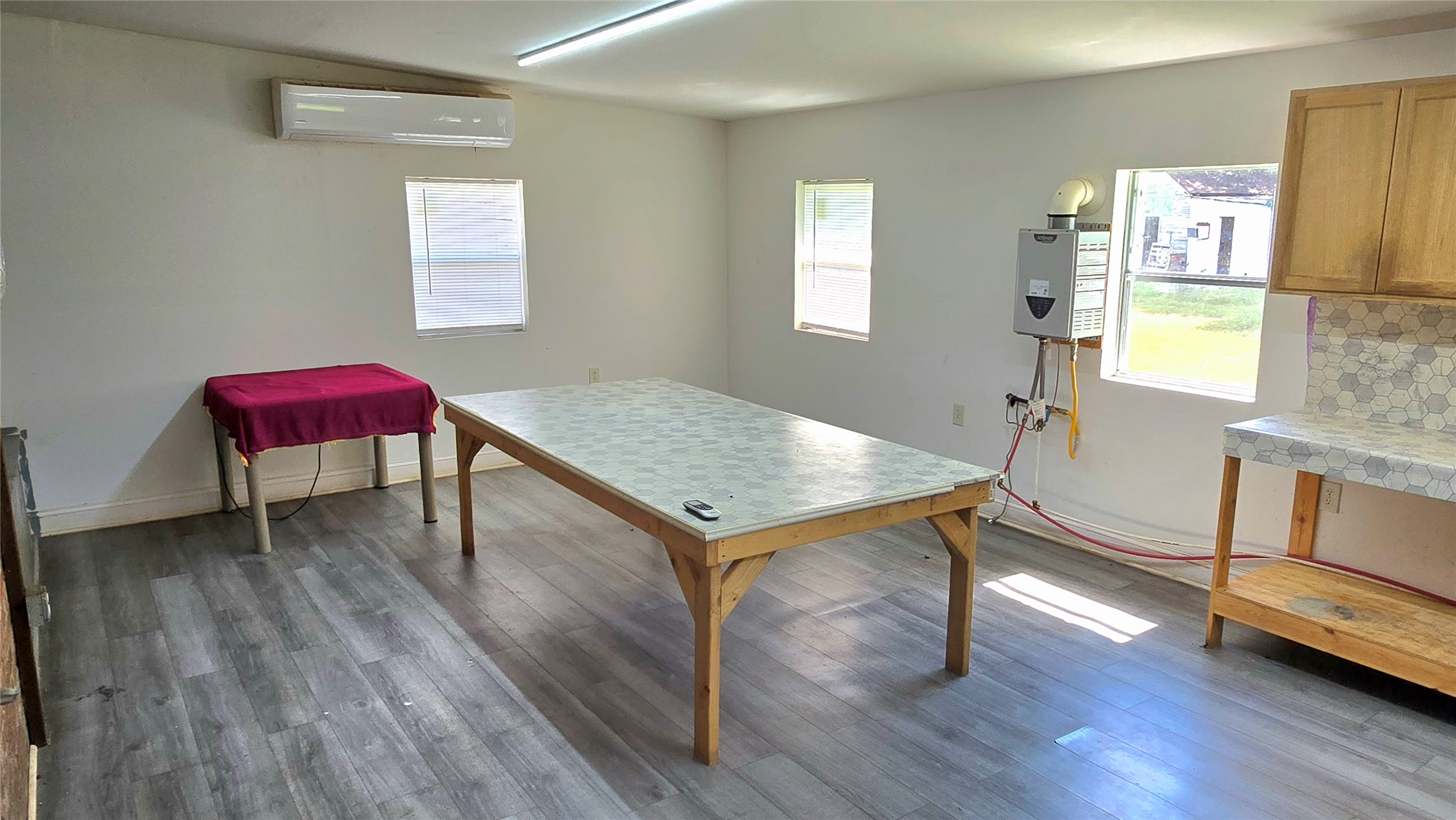 1525 N County Line Road E Property Photo 15