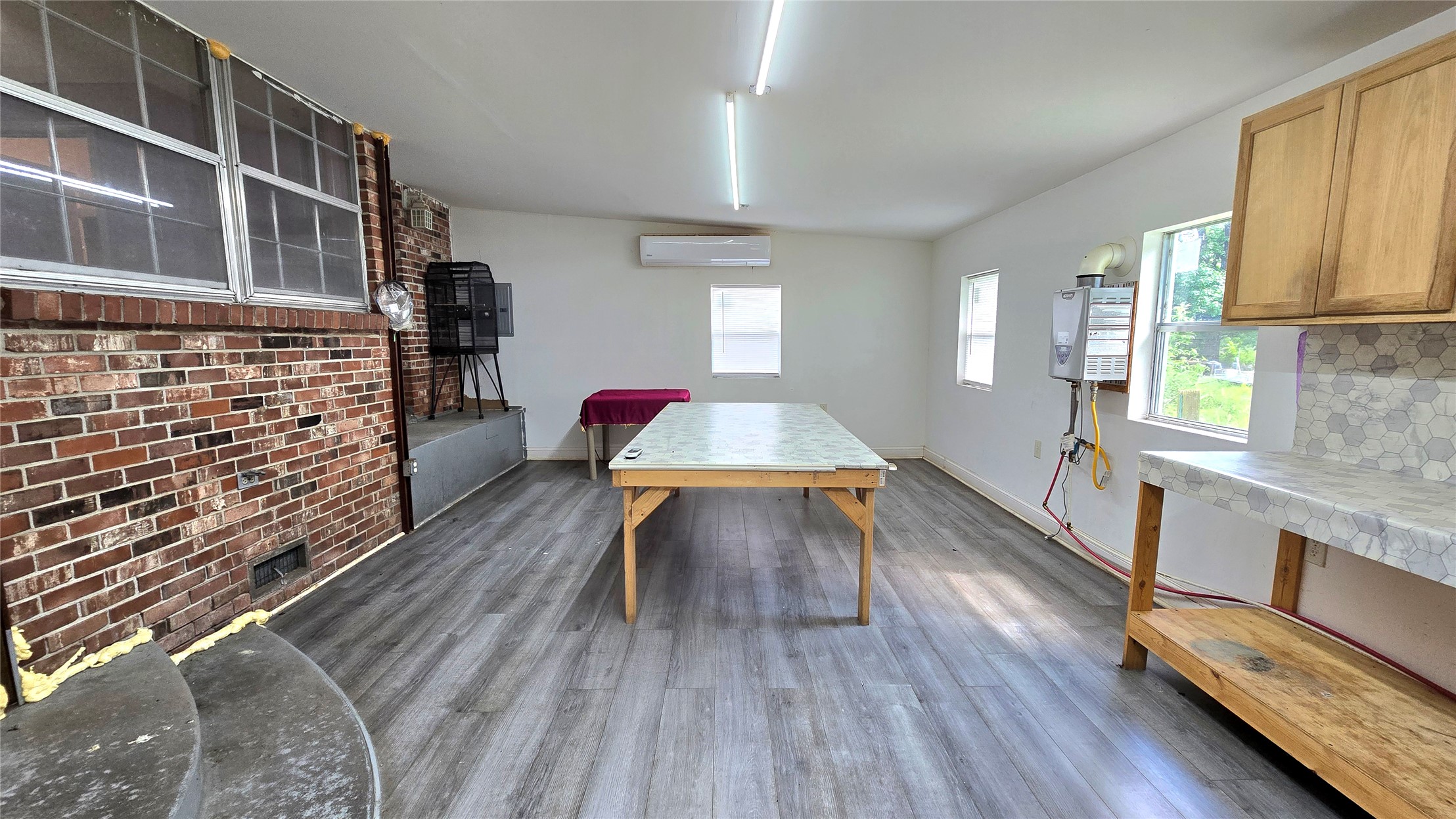1525 N County Line Road E Property Photo 18
