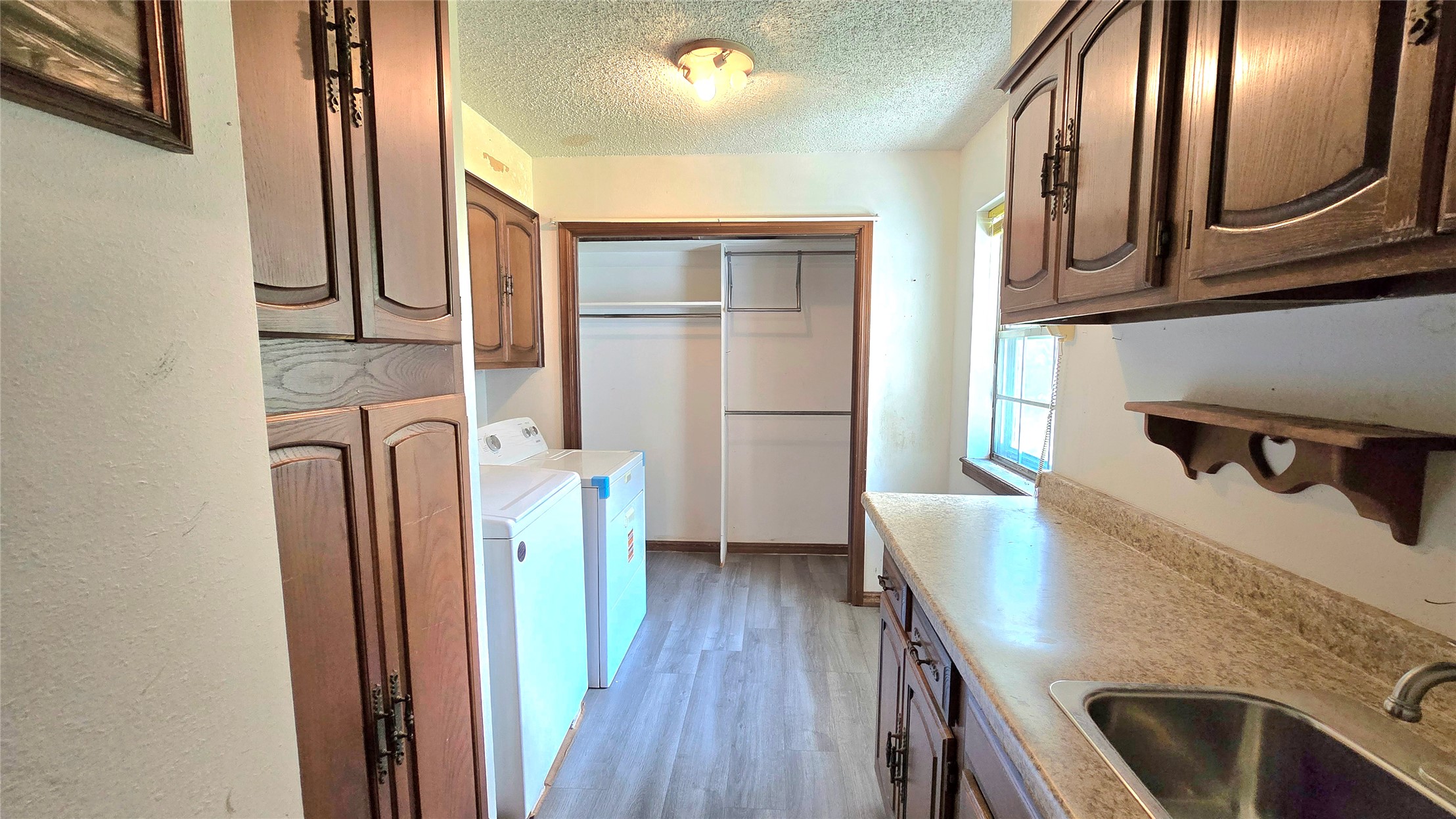 1525 N County Line Road E Property Photo 20