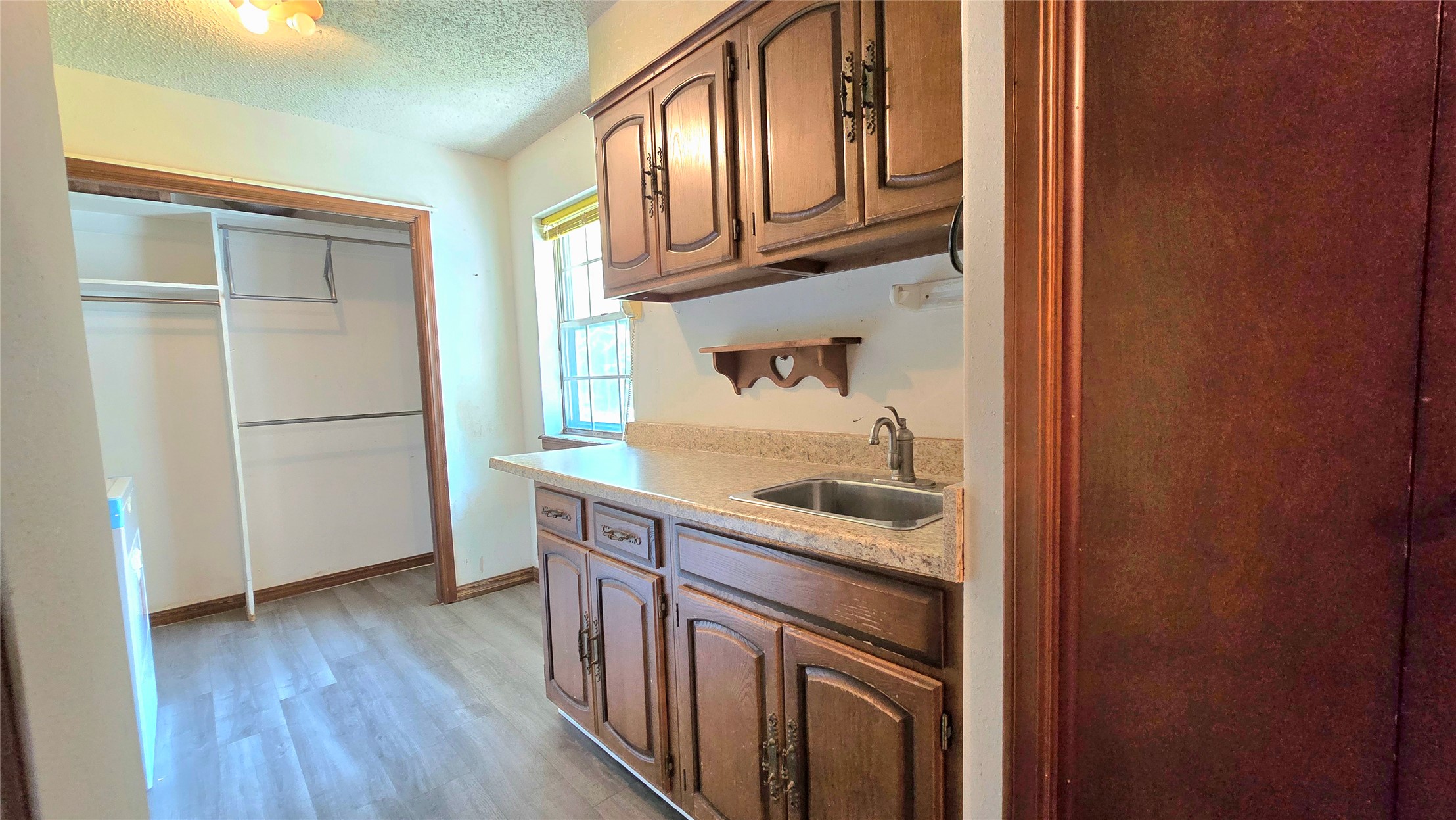 1525 N County Line Road E Property Photo 21