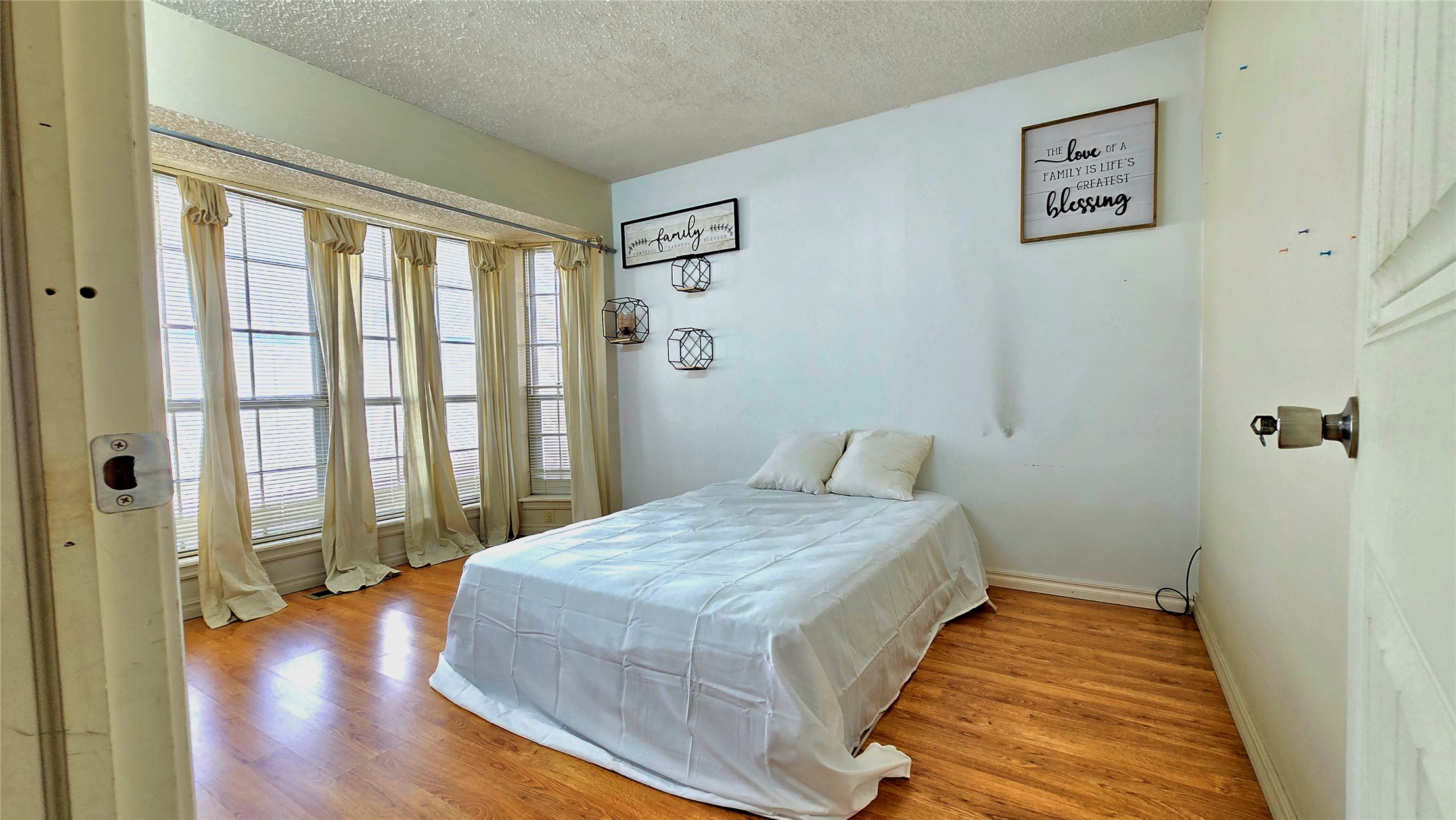 1525 N County Line Road E Property Photo 24