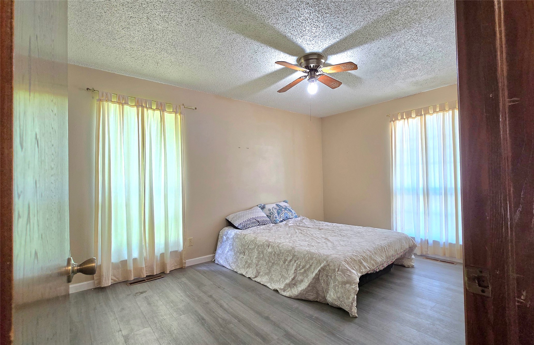 1525 N County Line Road E Property Photo 33