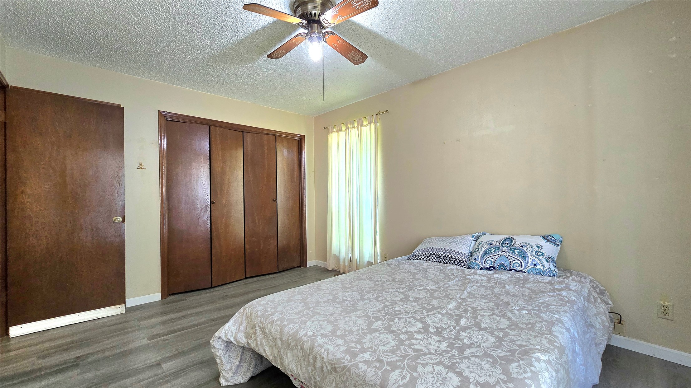 1525 N County Line Road E Property Photo 35