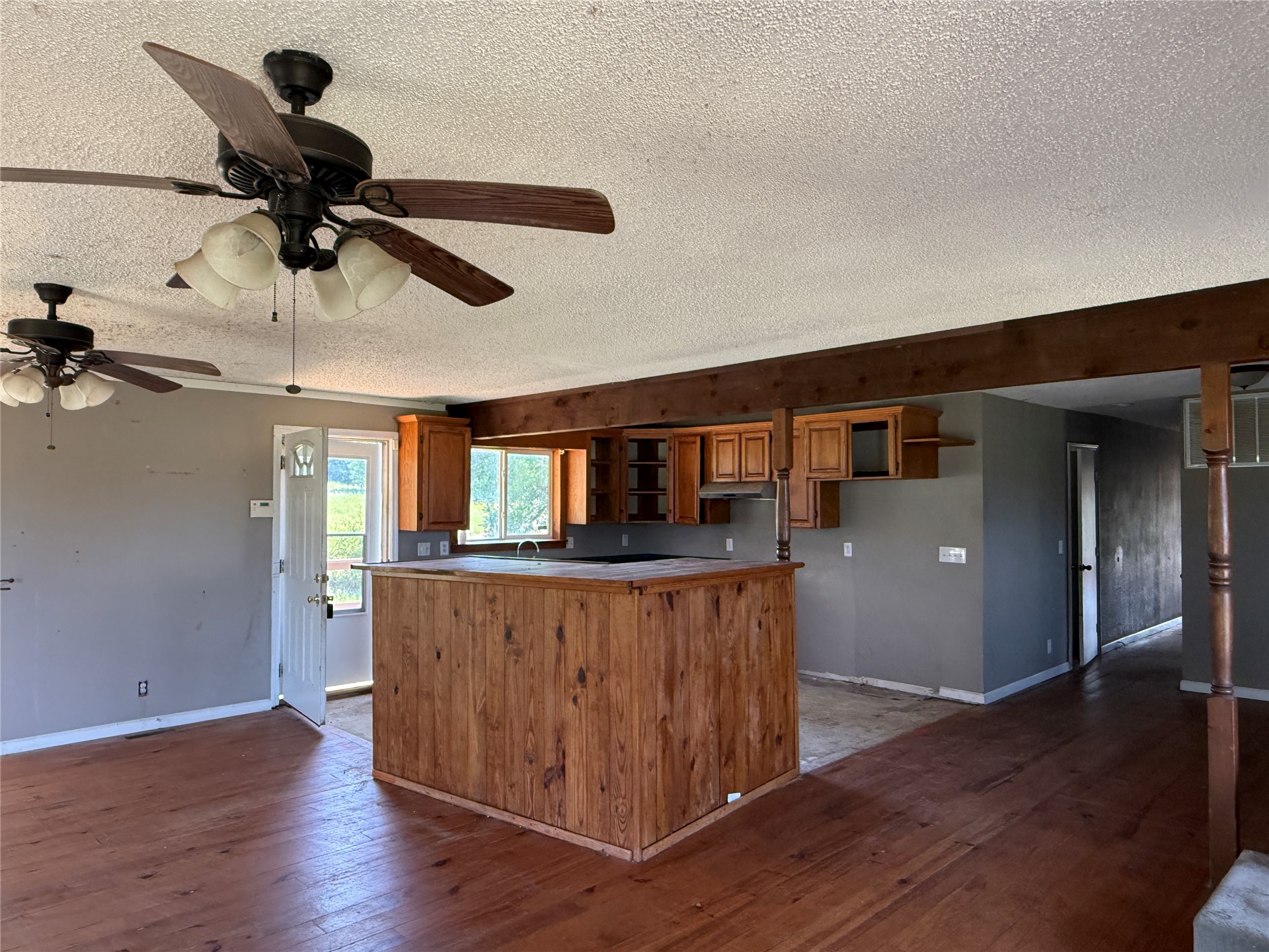 350 County Road 1577 Property Photo 9