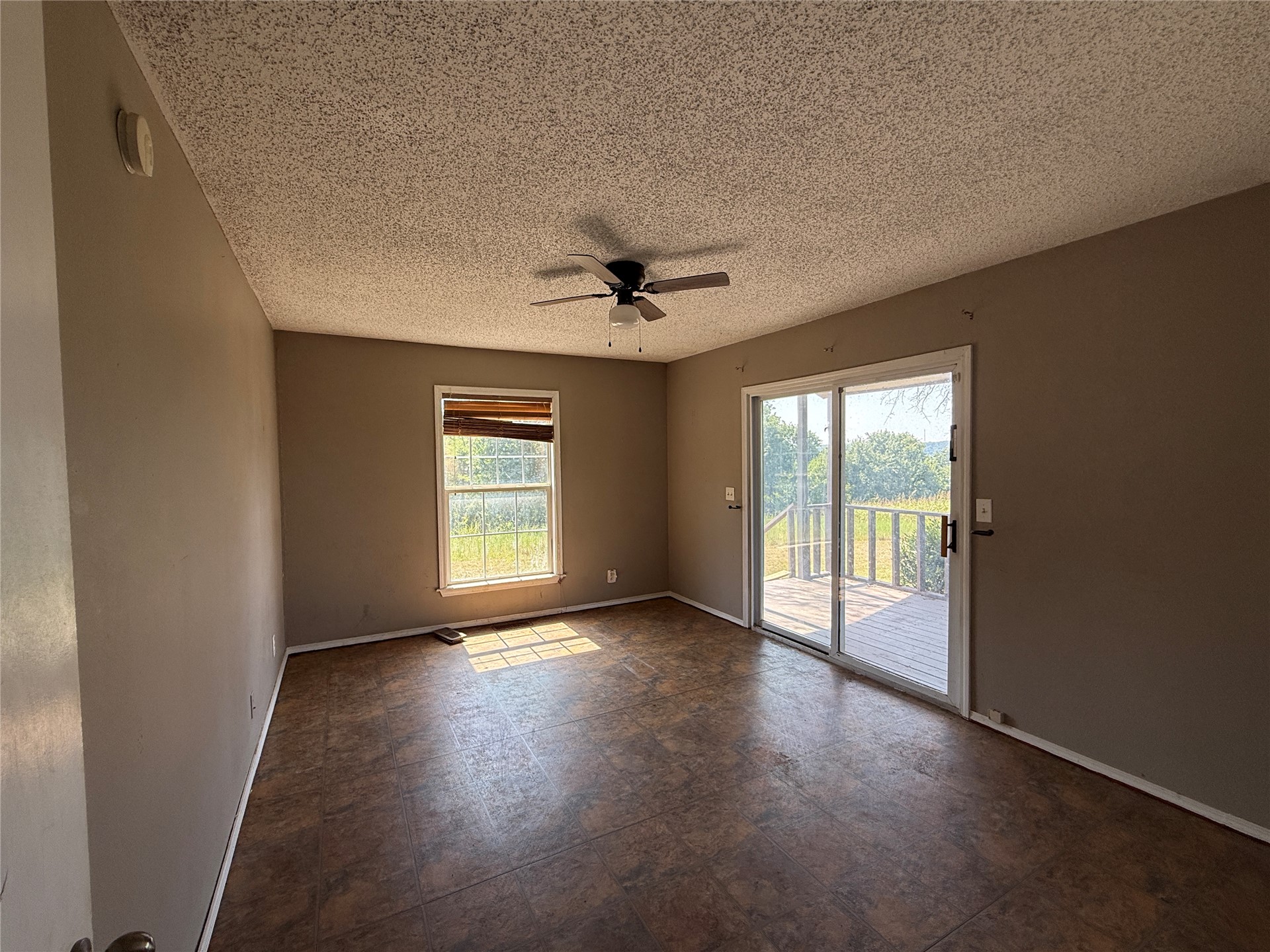 350 County Road 1577 Property Photo 15