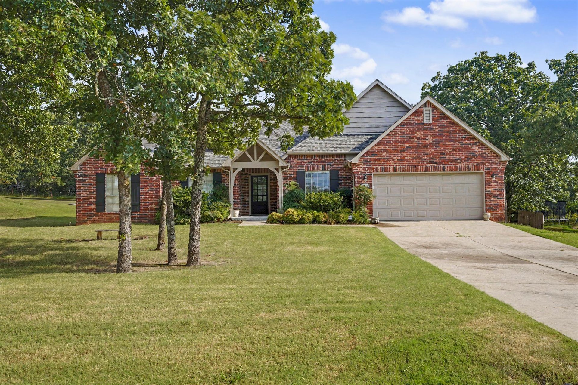 9279 Black Oak Lane Property Photo 3