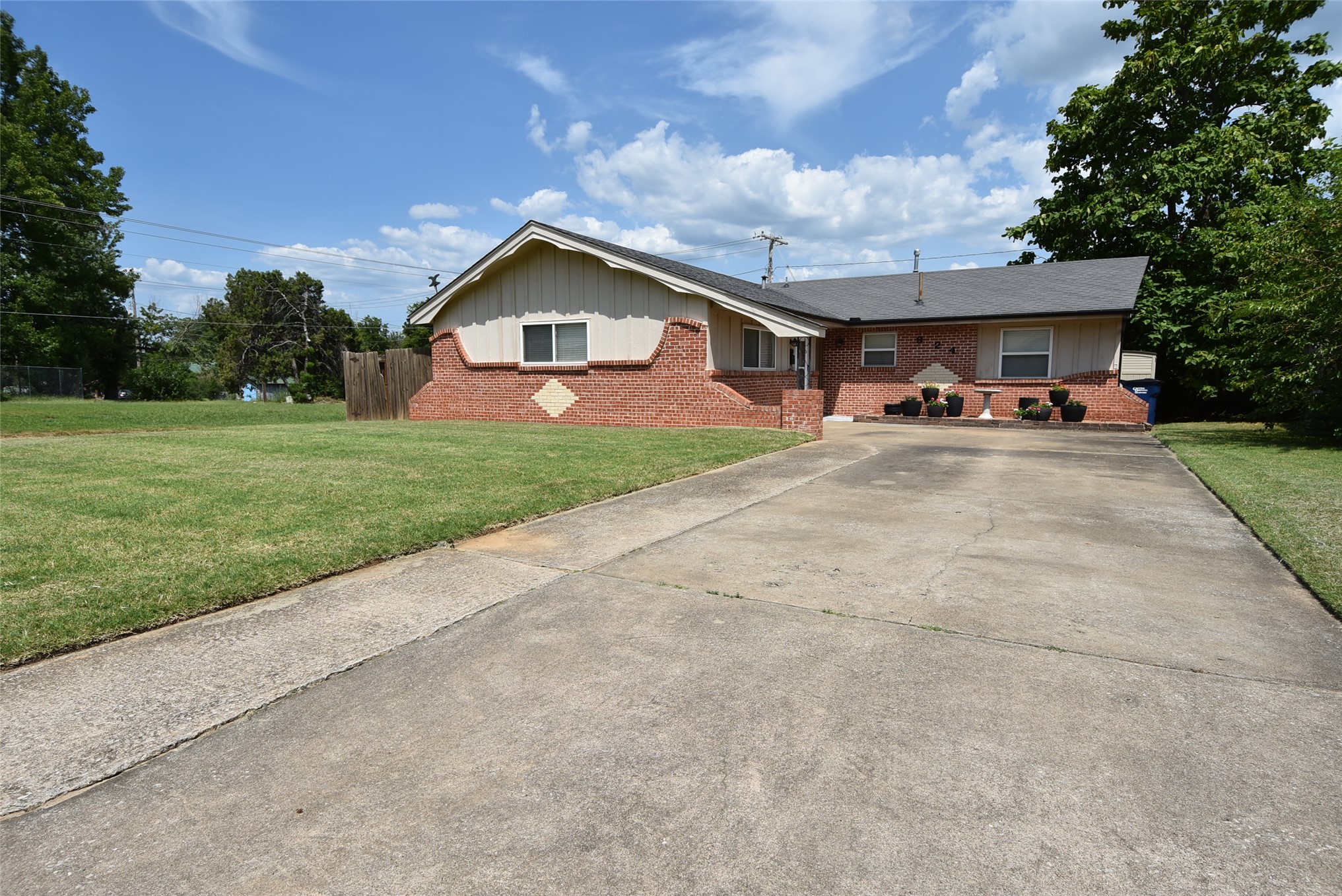 924 Cherokee Street Property Photo 1