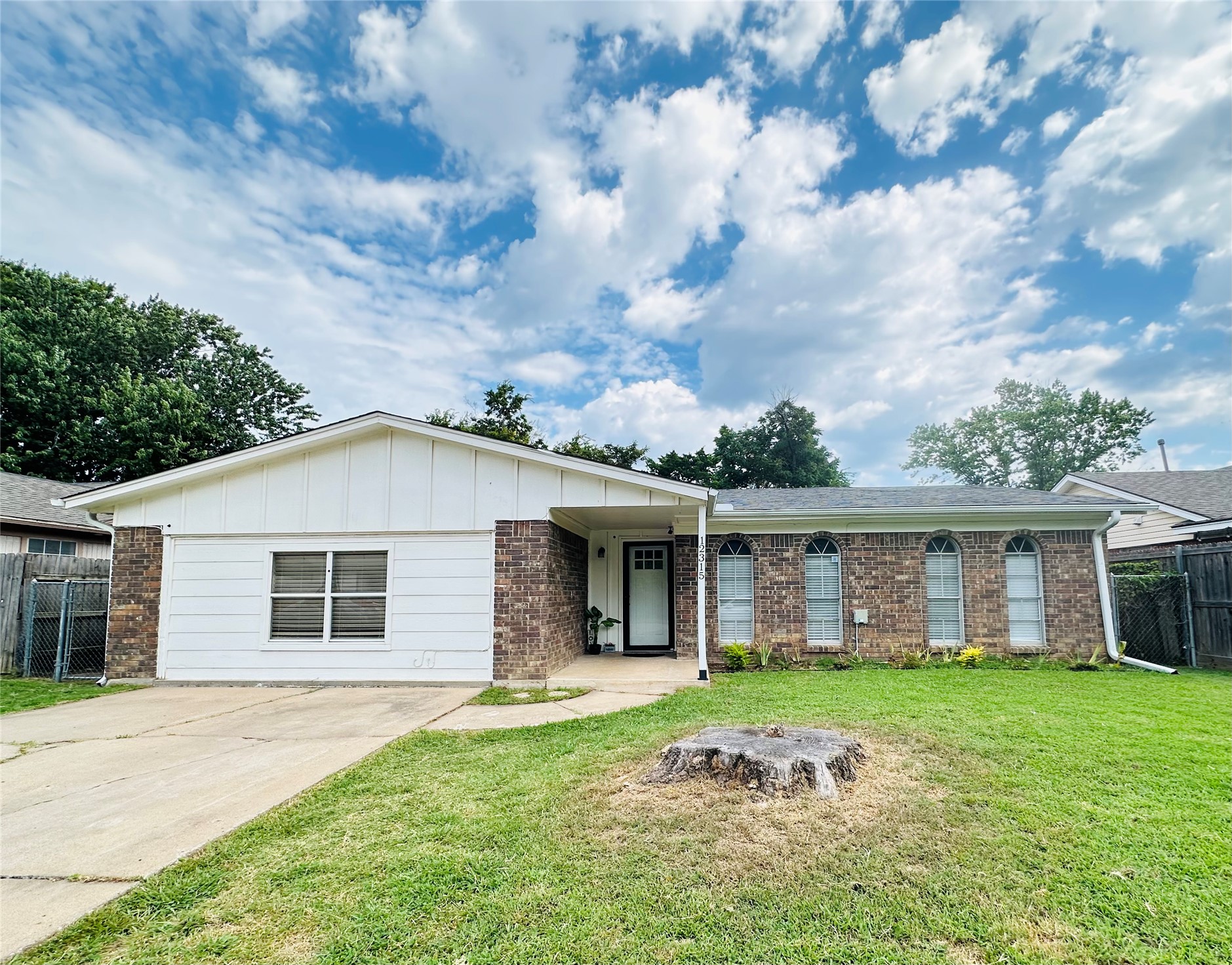 12315 E 24th Street Property Photo 1