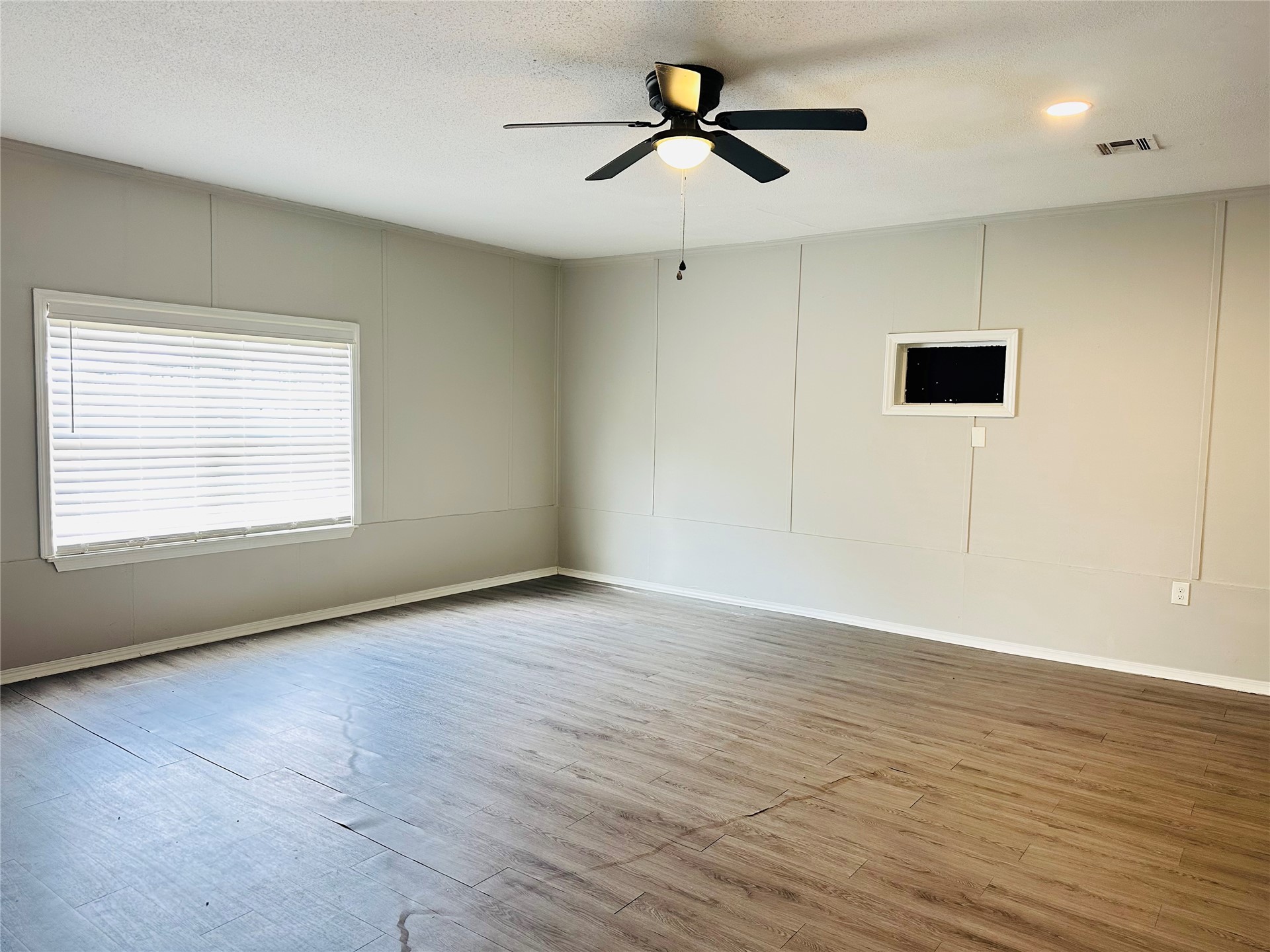 12315 E 24th Street Property Photo 5