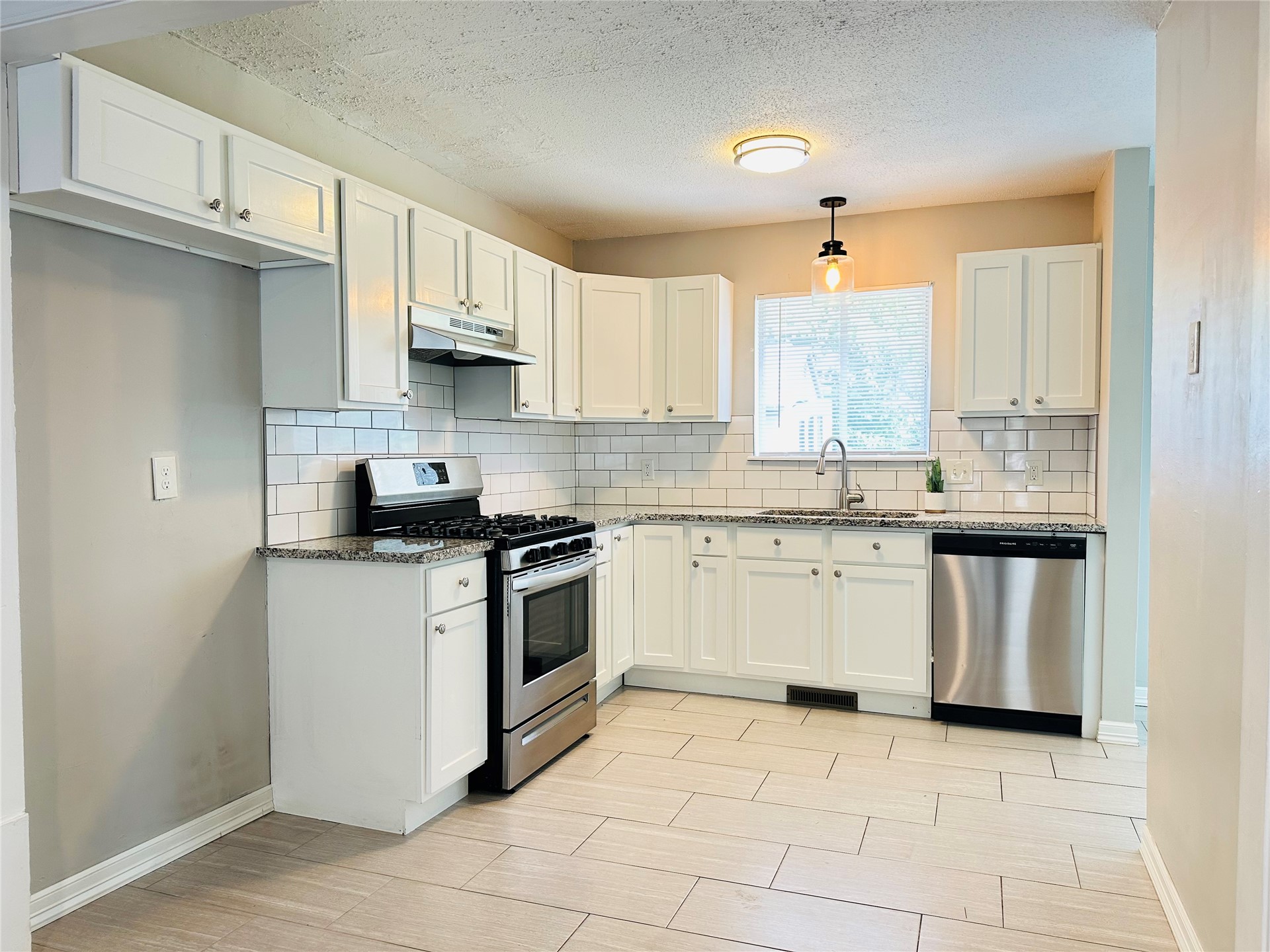 12315 E 24th Street Property Photo 7