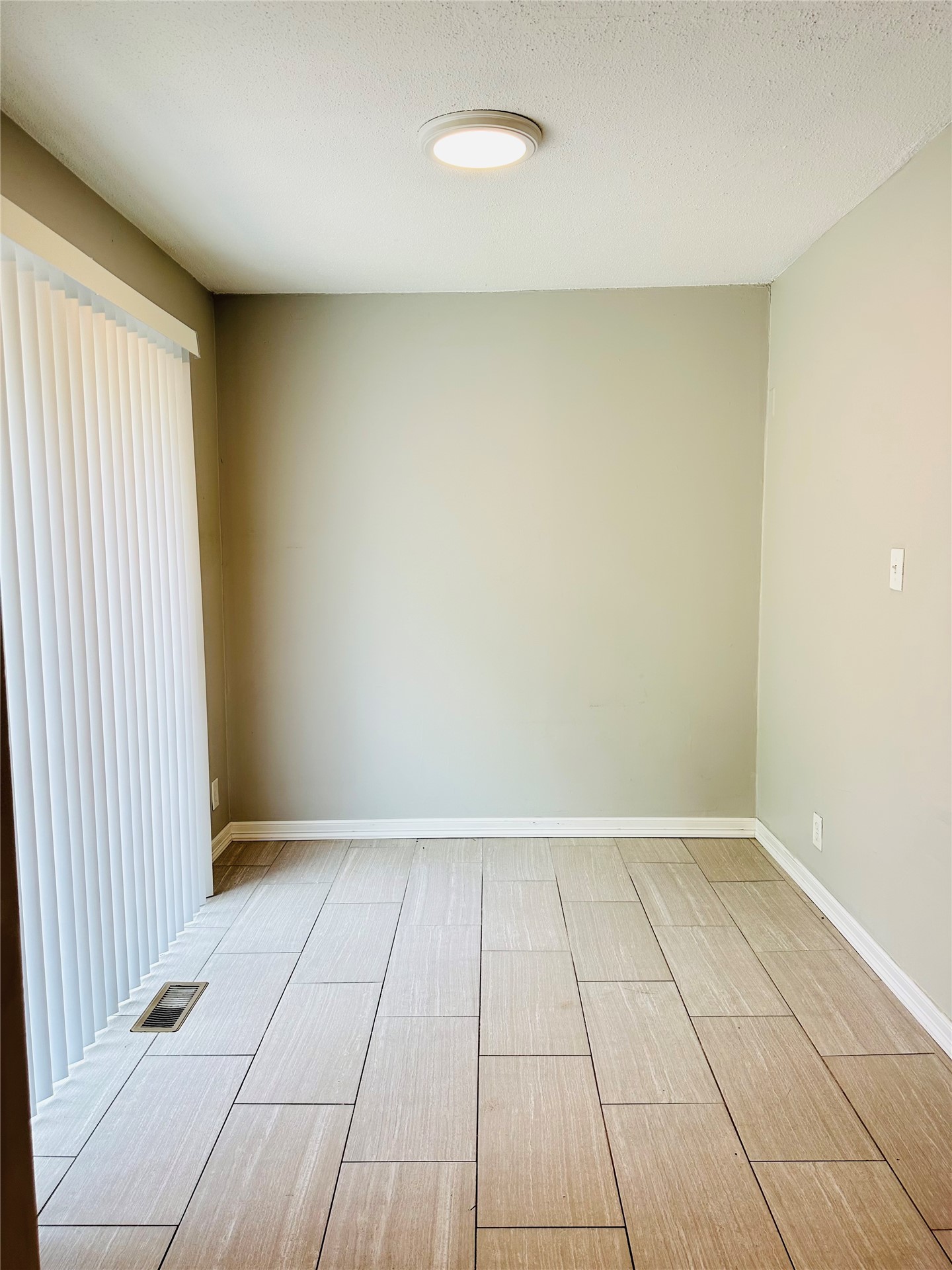 12315 E 24th Street Property Photo 11