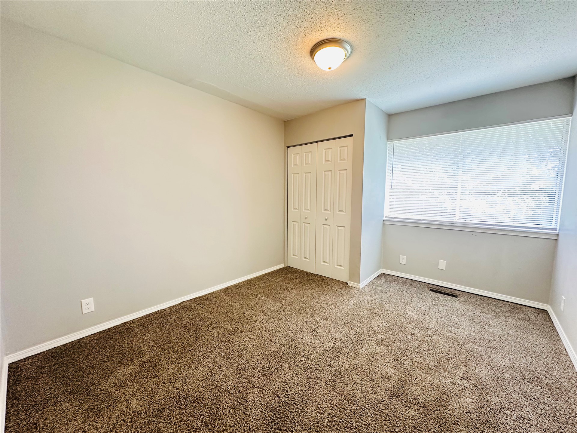 12315 E 24th Street Property Photo 14