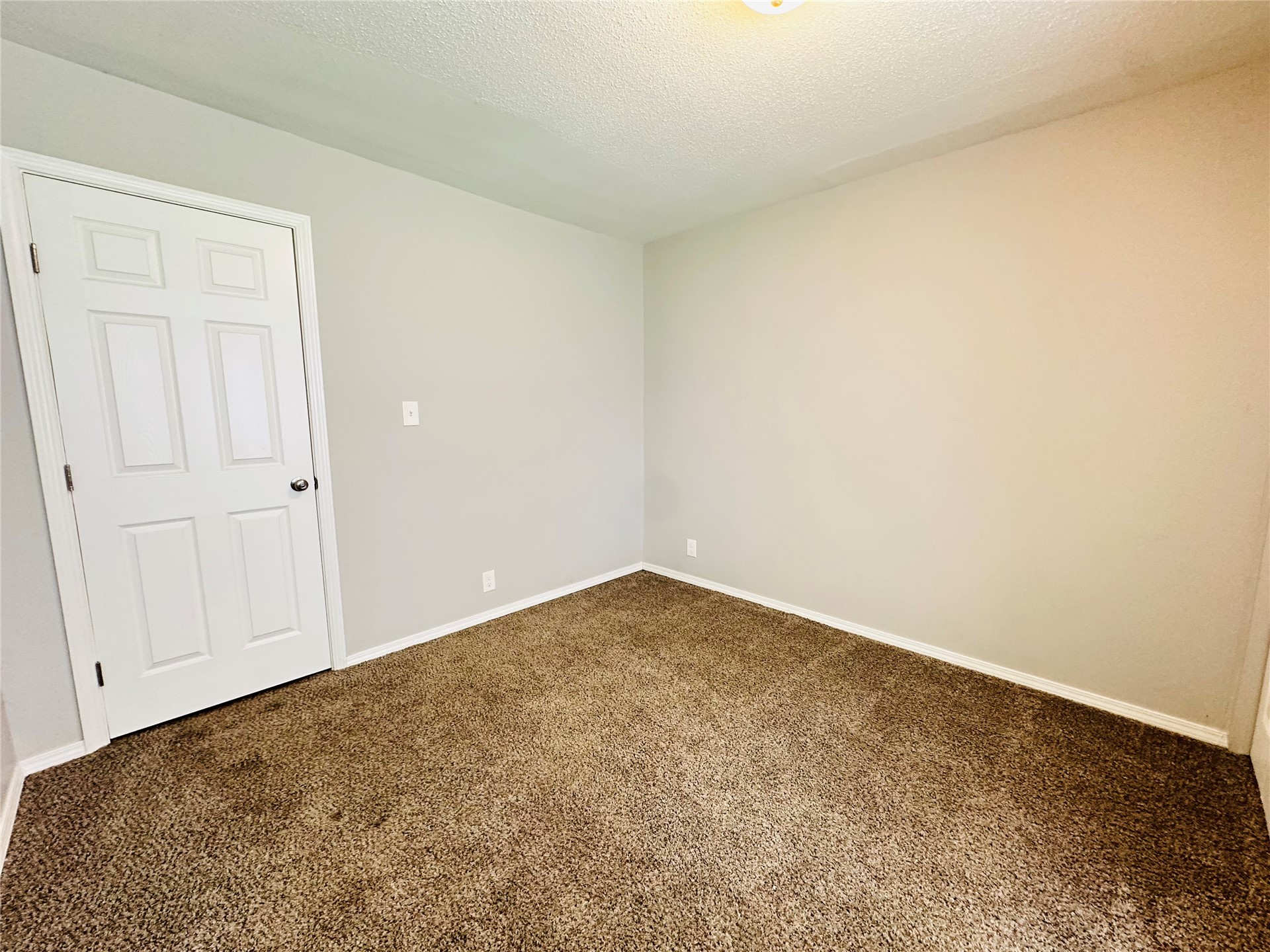 12315 E 24th Street Property Photo 16