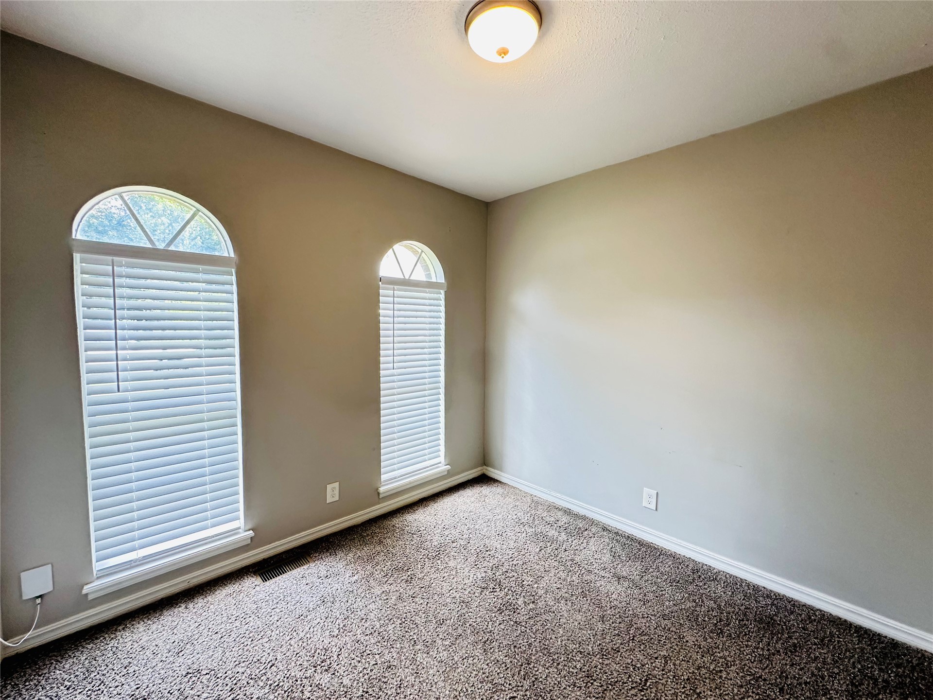 12315 E 24th Street Property Photo 18