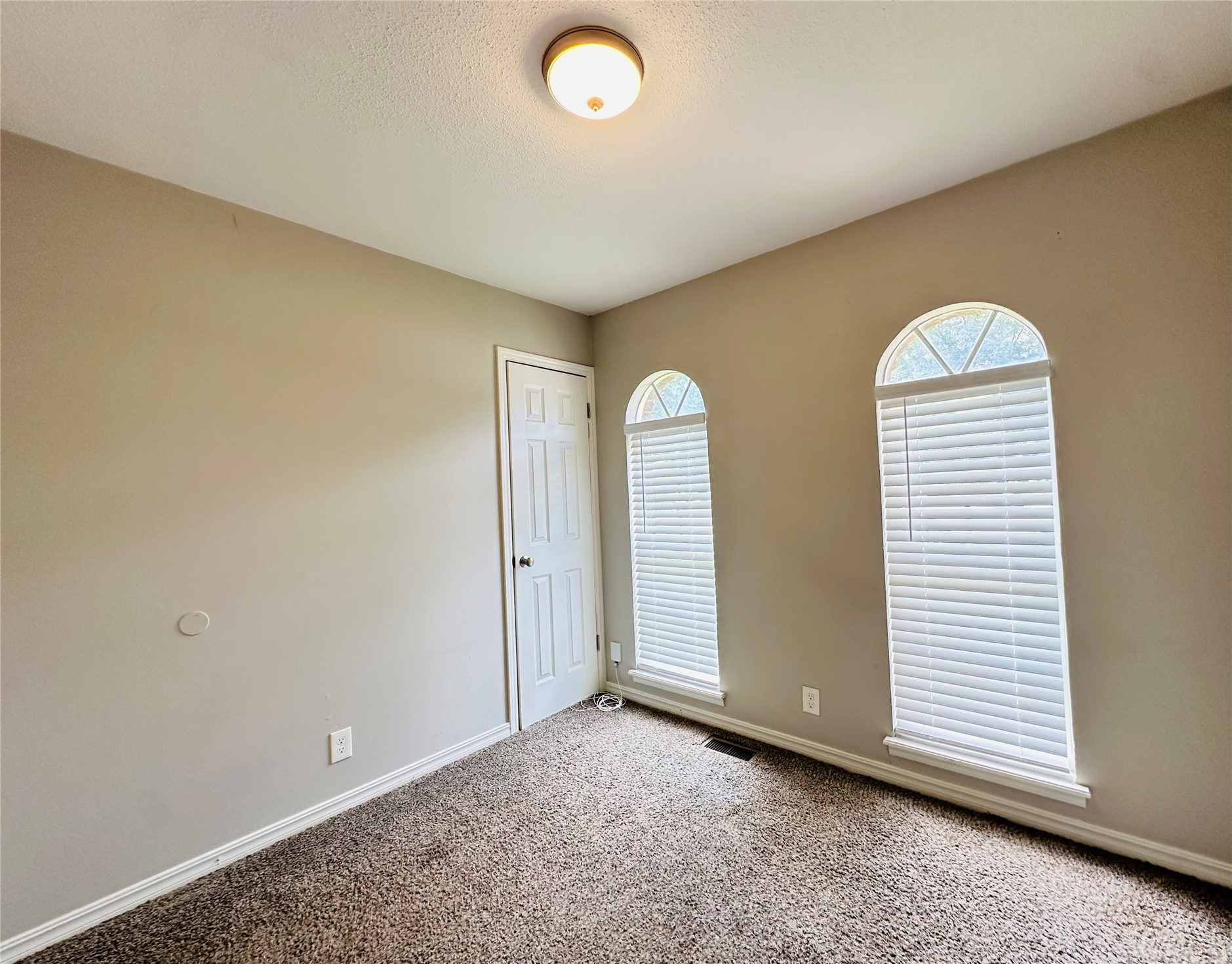 12315 E 24th Street Property Photo 19