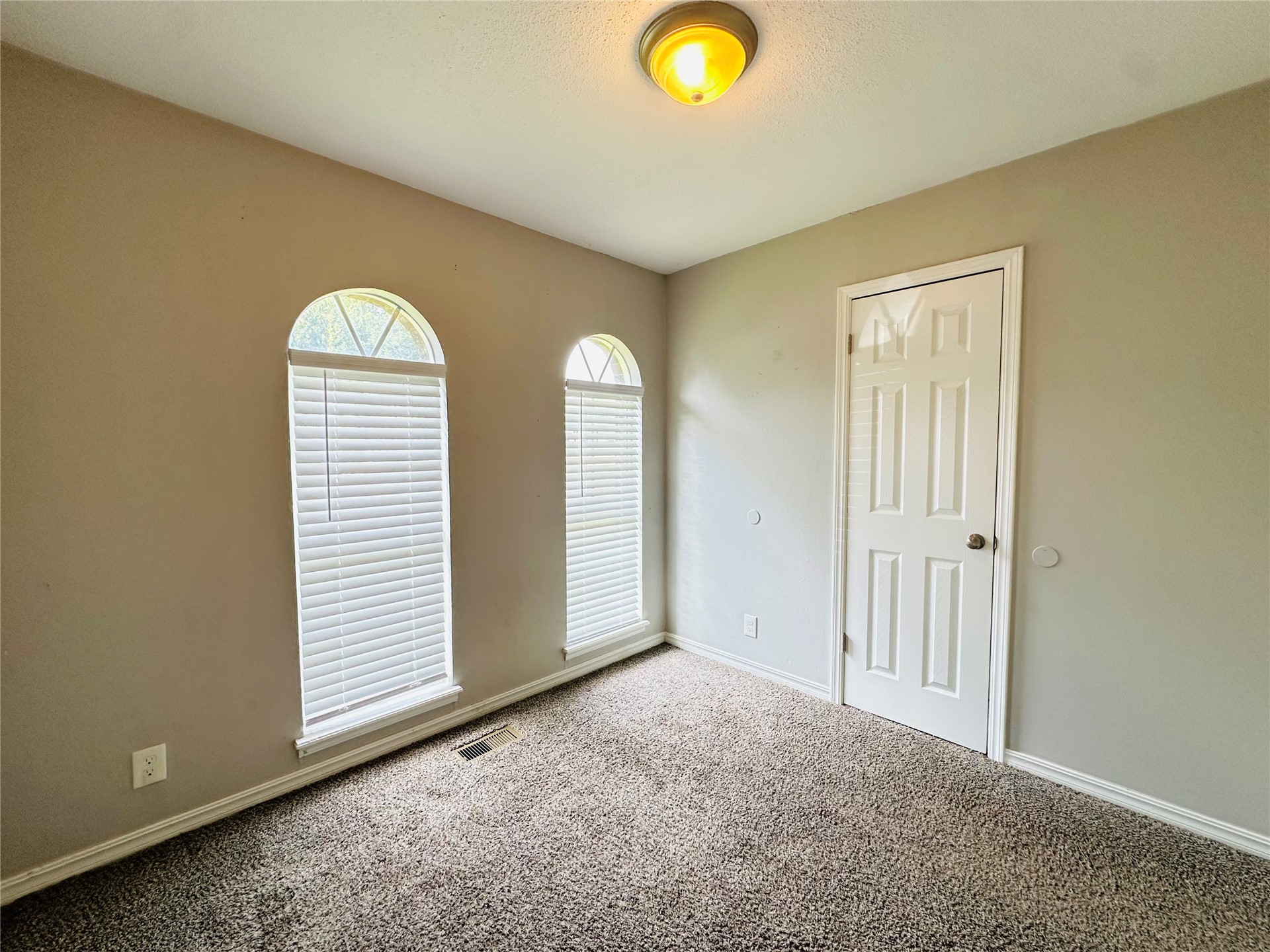 12315 E 24th Street Property Photo 20