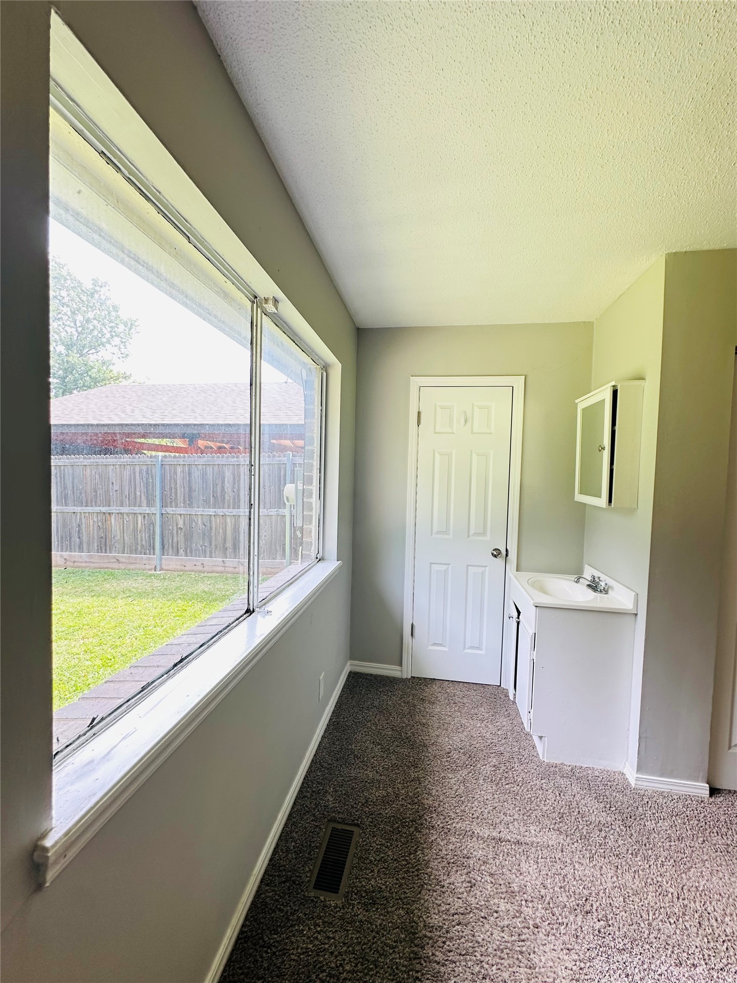 12315 E 24th Street Property Photo 24