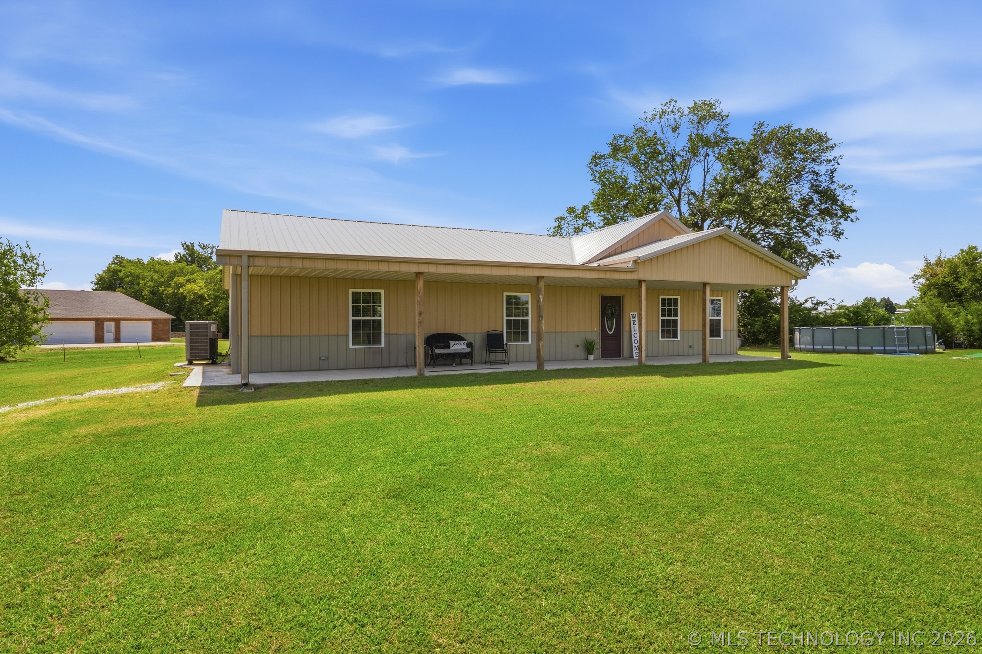 1102 W Main Street Property Photo 2